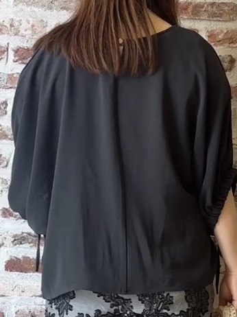tokiさんの「THE SHOP TK｜【ひんやり/防しわ/UV/吸水速乾】袖ドロストドルマントップス」を使ったコーディネート