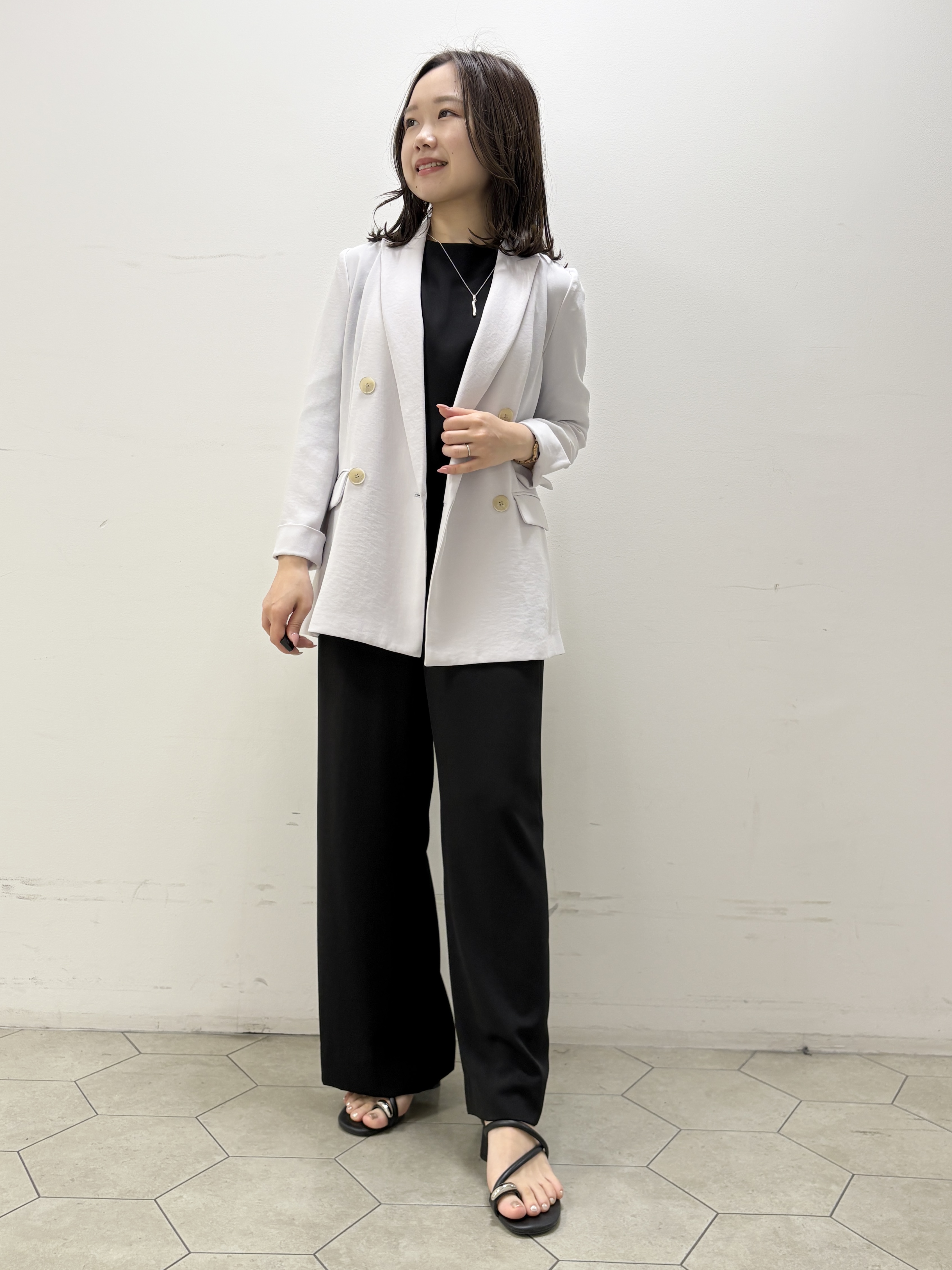 kahoさんの「INDIVI｜【さらに軽く軽快！／着る日傘】ドルマントップス」を使ったコーディネート