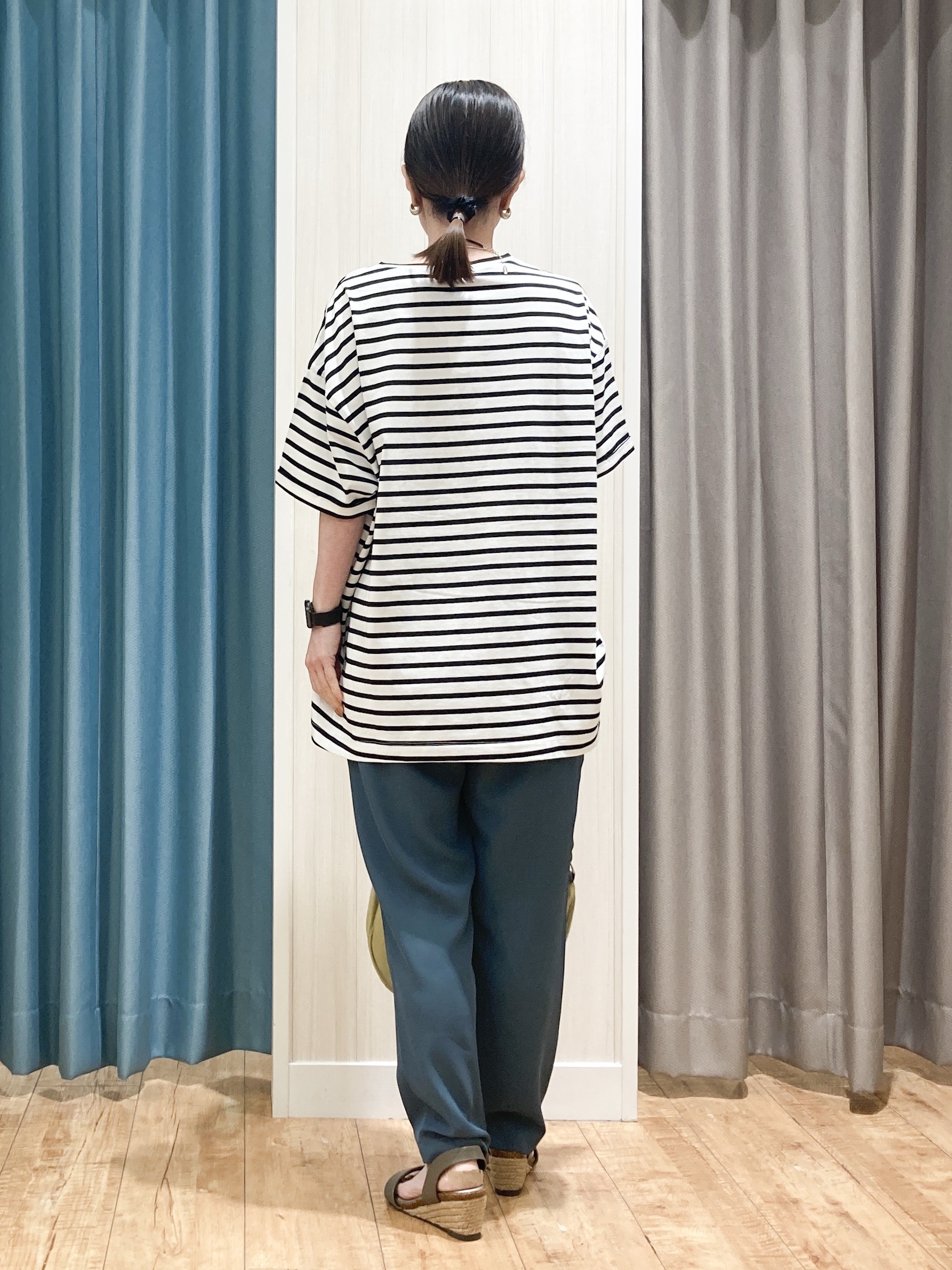 thさんの「SHOO･LA･RUE｜【ひんやり/S-LL】インせず決まる フロントタックデザインTシャツ」を使ったコーディネート