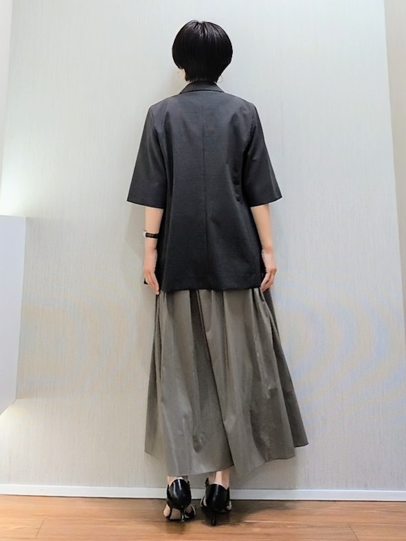 ミズタさんの「UNTITLED｜【シワになりにくい/セットアップ可/接触冷感】ハーフスリーブジャケット」を使ったコーディネート
