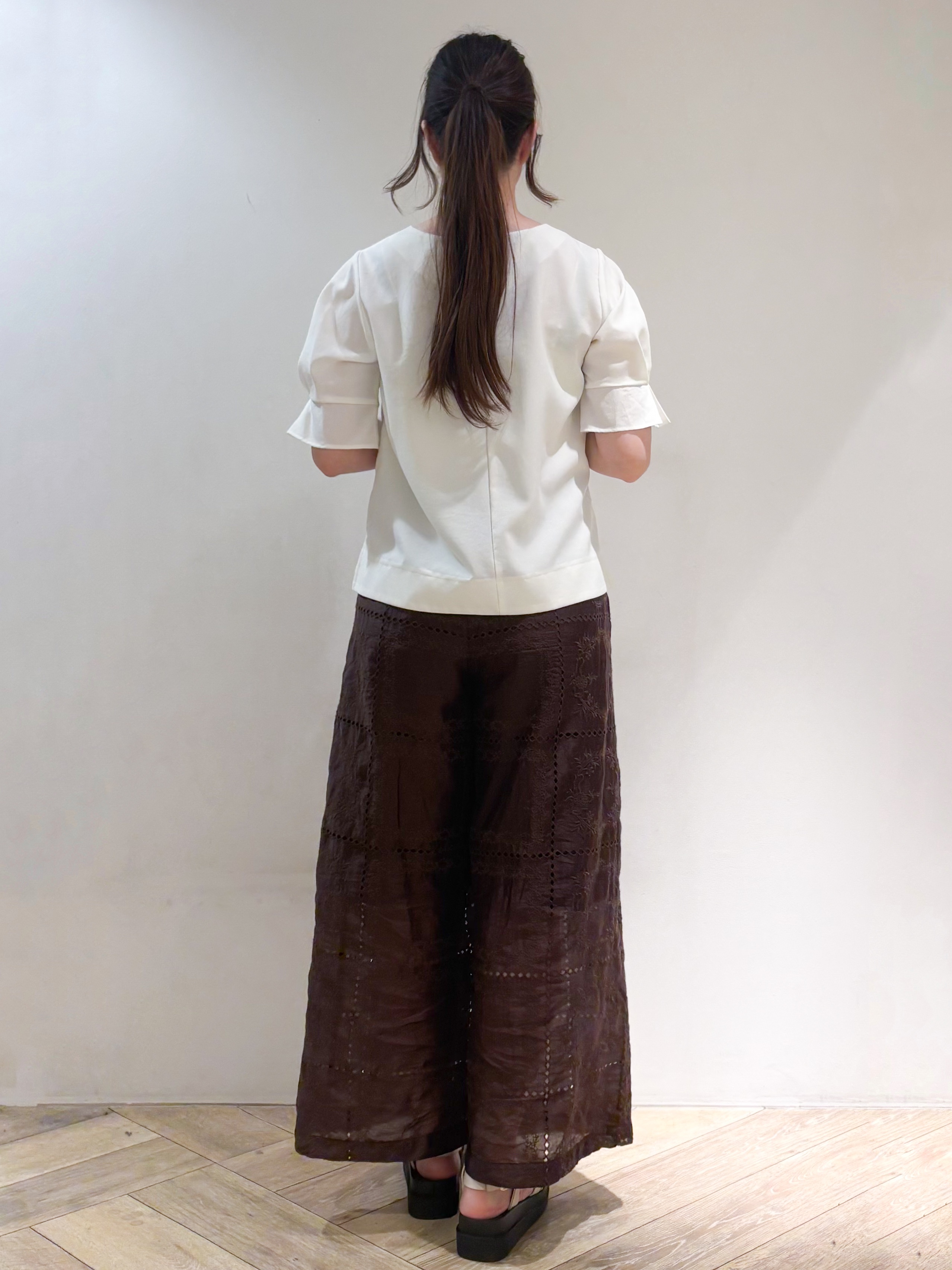 sayaさんの「index｜【接触冷感】タックパフスリーブブラウス《吸水速乾／防シワ／洗濯機OK／XS～3L／6col》」を使ったコーディネート
