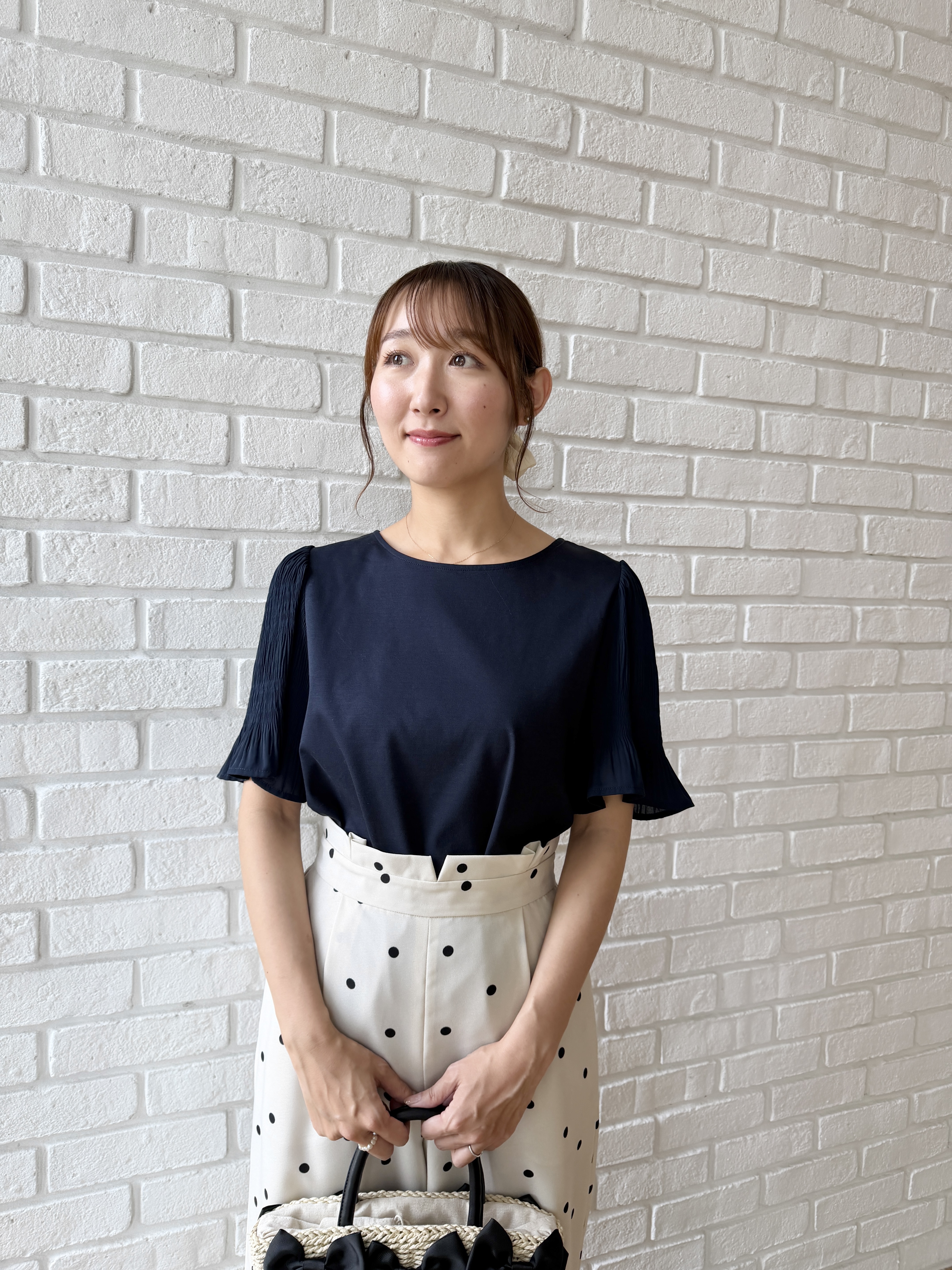 みぃさんの「Couture brooch｜【接触冷感・UVカット・洗える】マジョリカプリーツ スリーブ トップス」を使ったコーディネート