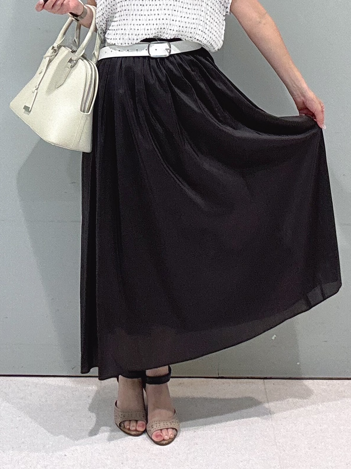 makiさんの「UNTITLED｜【アンサンブル可】ラメ混クルーネックカーディガン」を使ったコーディネート