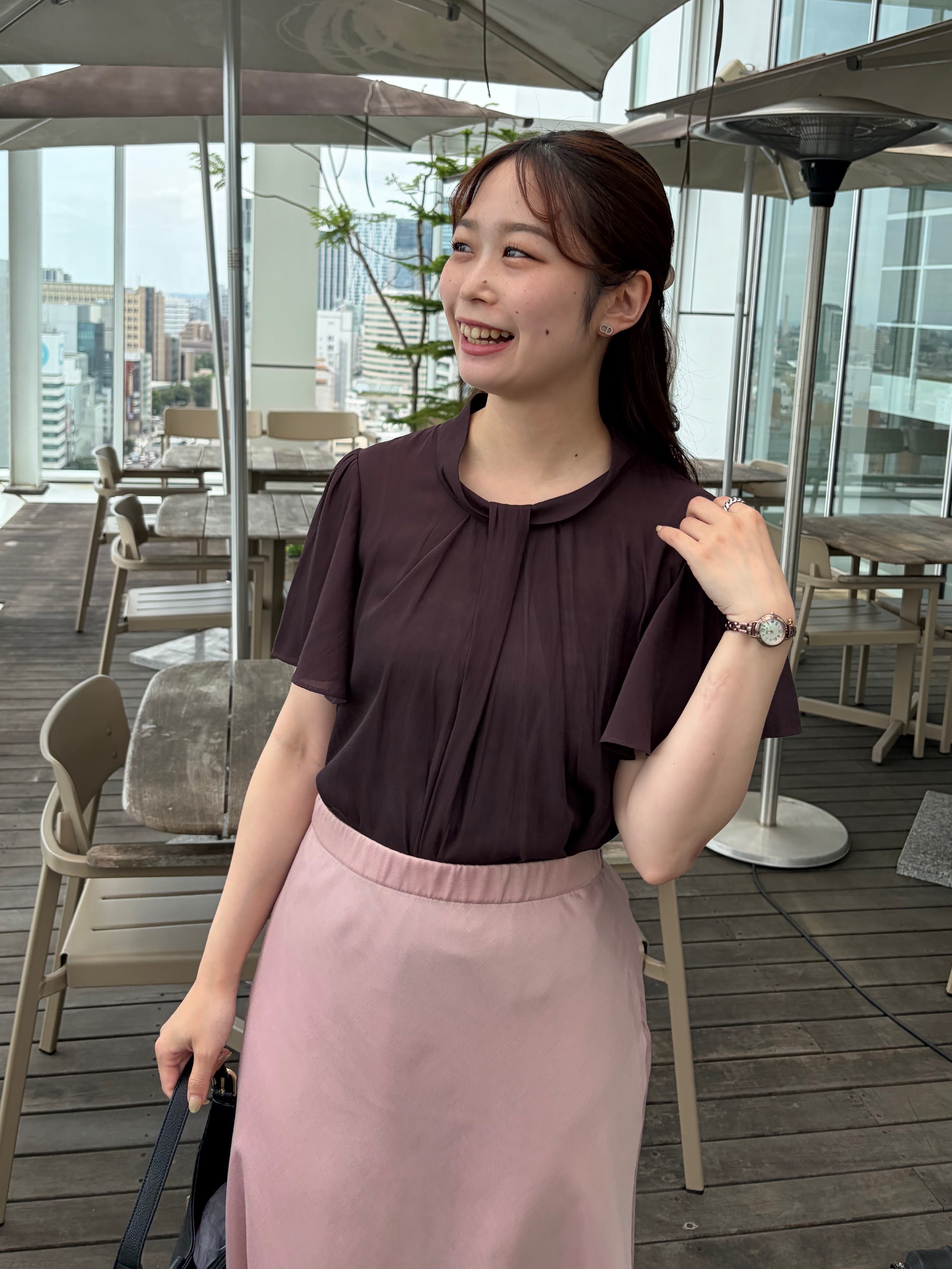 Saekoさんの「COUP DE CHANCE｜【手洗い可／日本製】フロント ドレープブラウス」を使ったコーディネート
