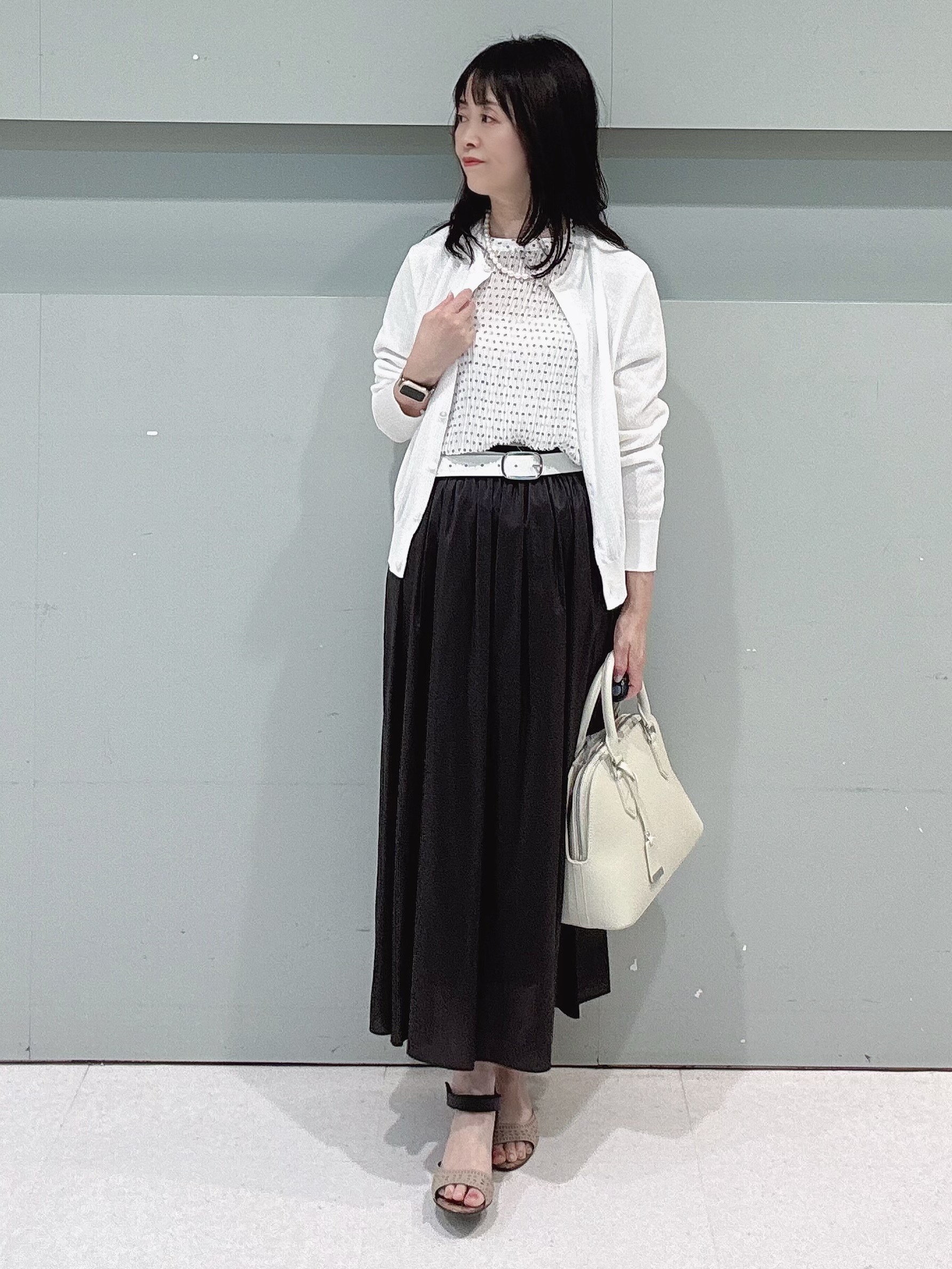 makiさんの「UNTITLED｜【アンサンブル可】ラメ混クルーネックカーディガン」を使ったコーディネート