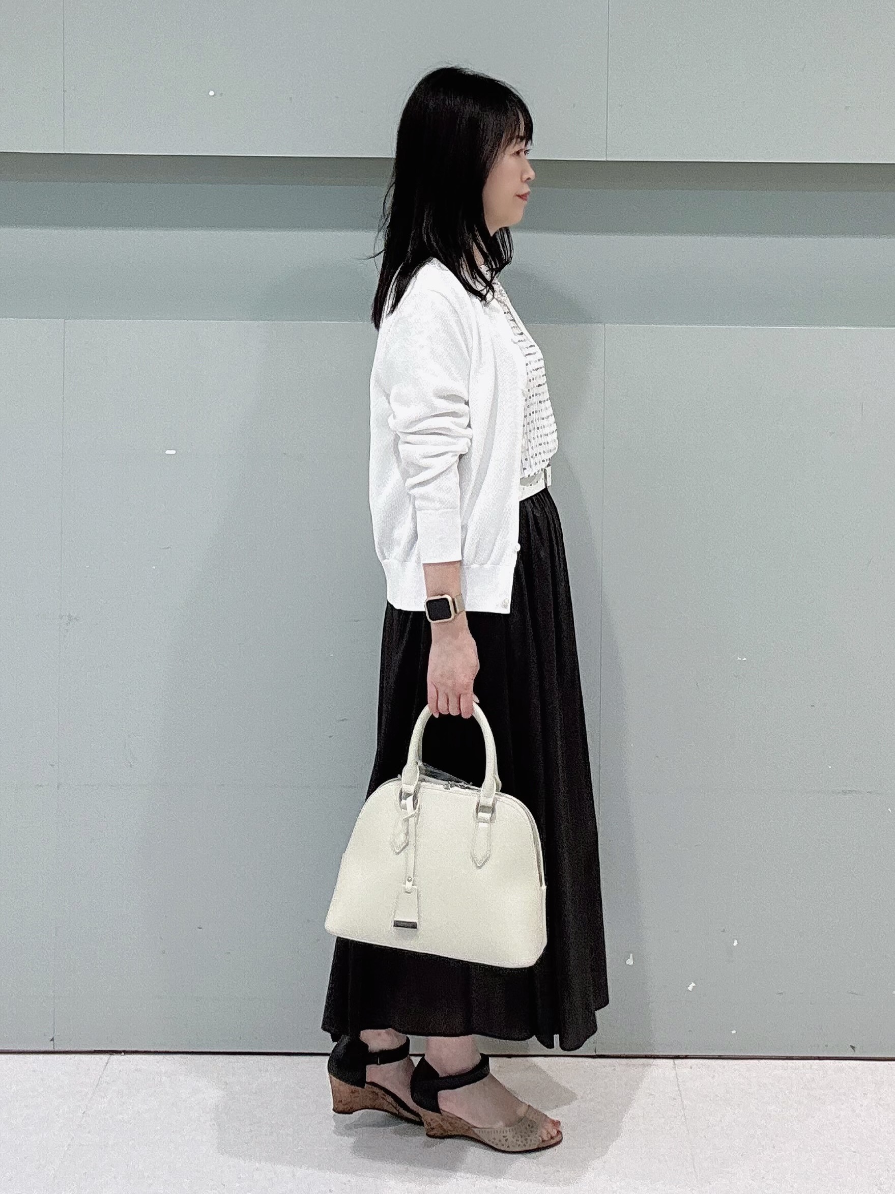 makiさんの「UNTITLED｜【アンサンブル可】ラメ混クルーネックカーディガン」を使ったコーディネート