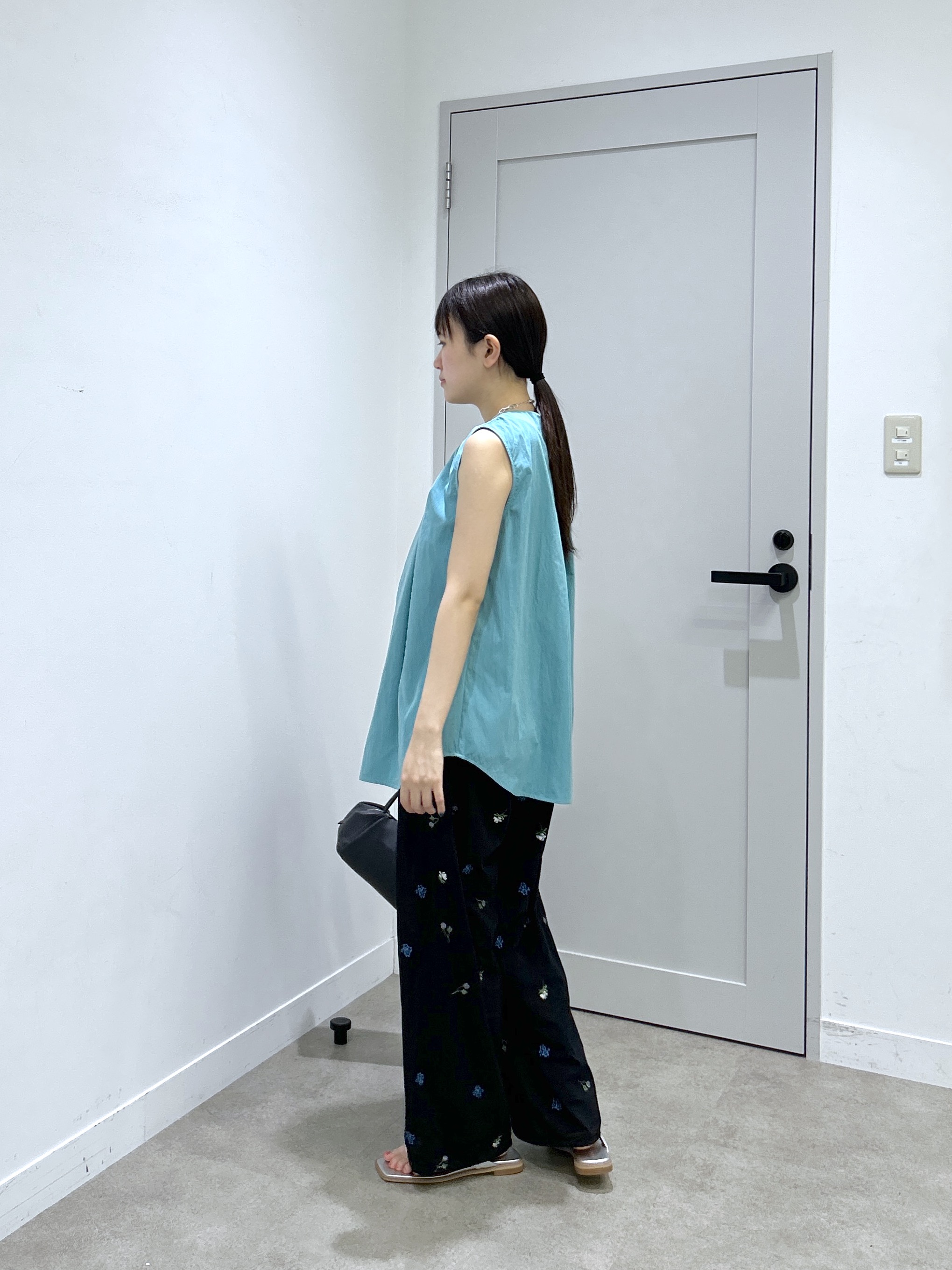 Renoさんの「INDIVI｜ボリュームタックスリーブレスブラウス」を使ったコーディネート