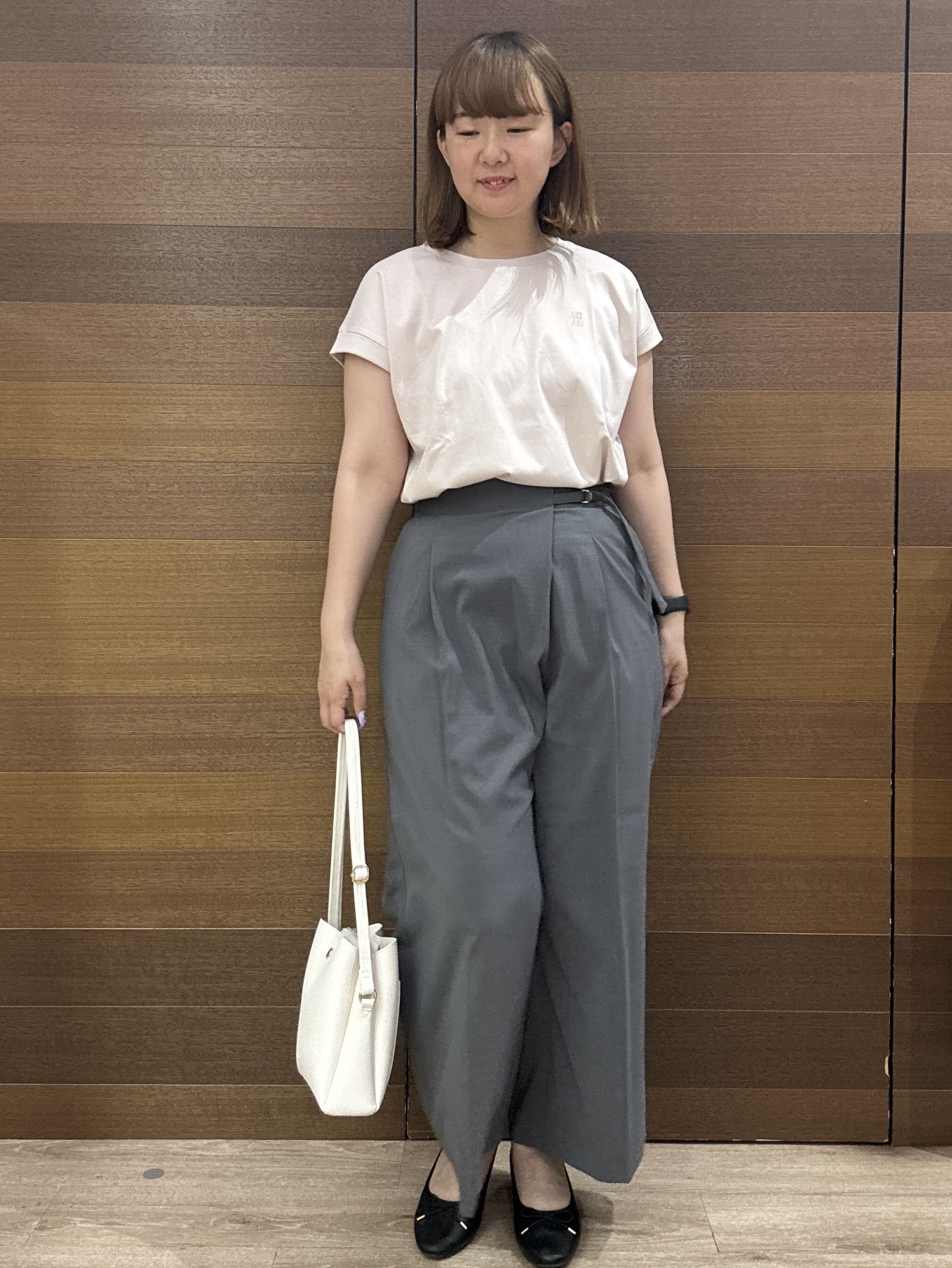 yumeさんの「OPAQUE.CLIP｜【接触冷感／UV】ワンポイント刺繍Tシャツ《7col／XS~3L／洗濯機OK》」を使ったコーディネート
