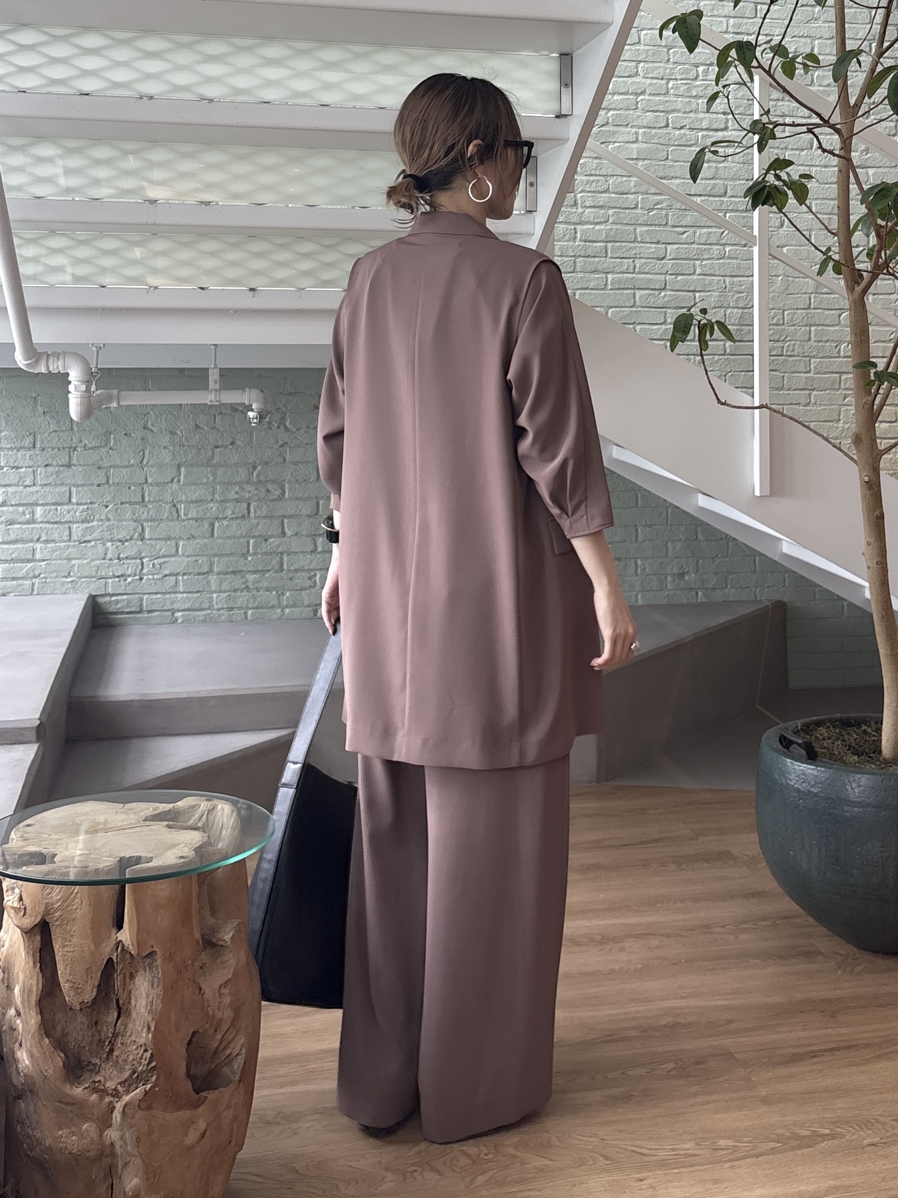 kotakiさんの「INDIVI｜【さらに軽く軽快！／着る日傘】颯爽ジレジャケット」を使ったコーディネート