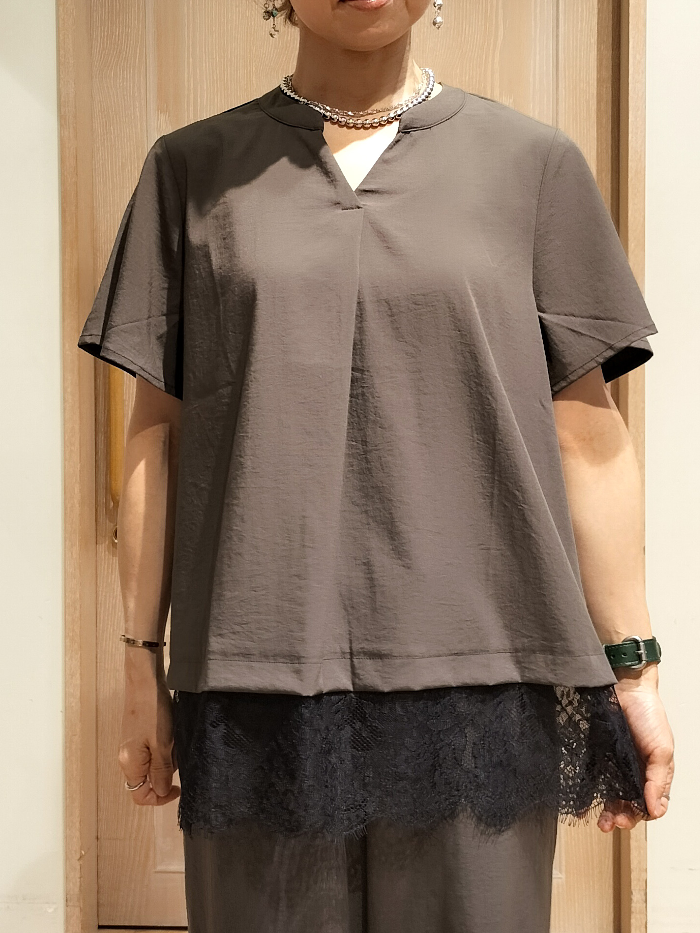 YUKIさんの「SHOO･LA･RUE｜【S-LL/洗濯機可】軽凛(かろりん)ひんやり スキッパー裾レースブラウス」を使ったコーディネート