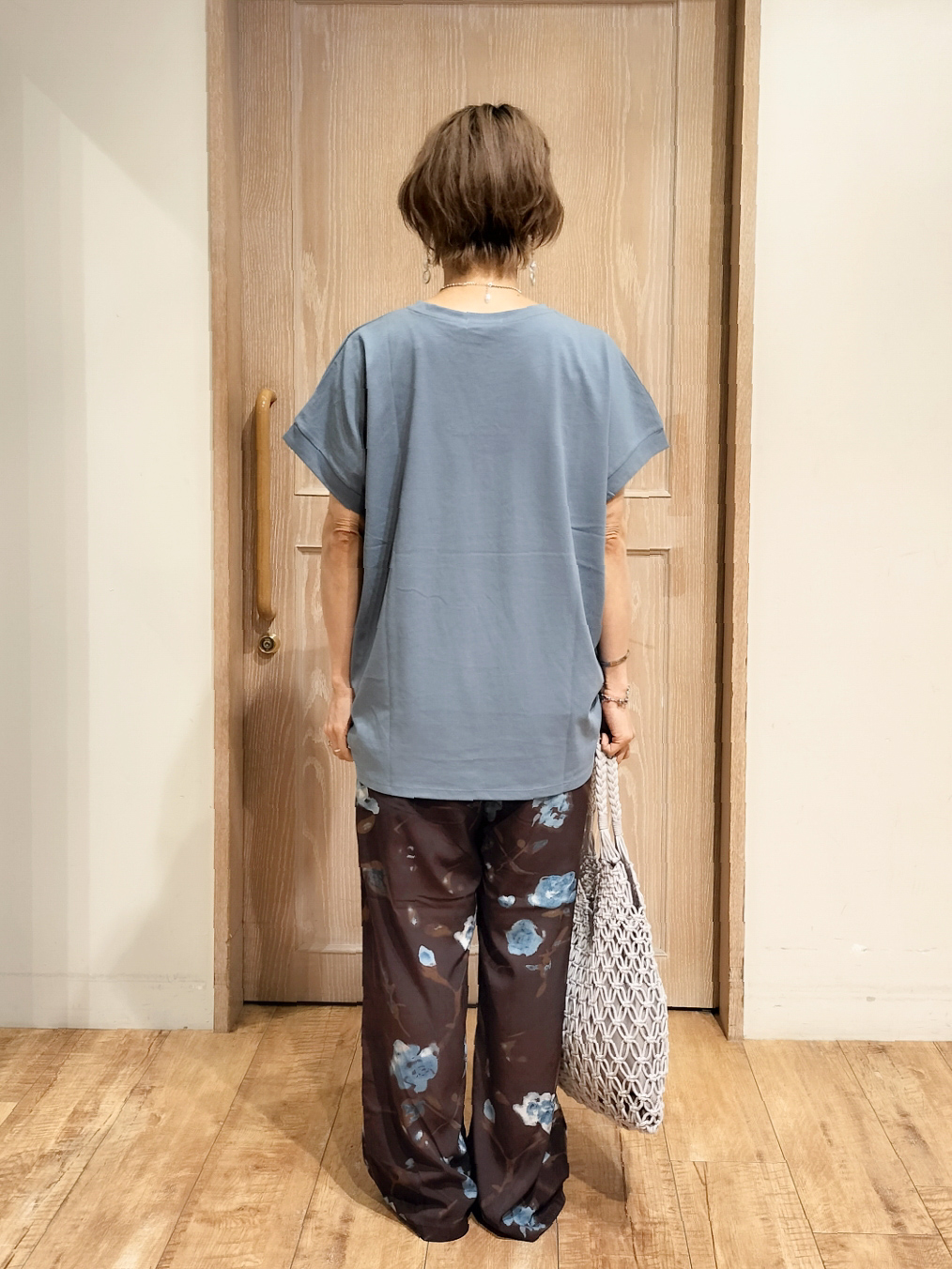 YUKIさんの「SHOO･LA･RUE｜【汗じみ防止/ひんやり/S-LL】インせず着られる 刺繍ロゴTシャツ」を使ったコーディネート