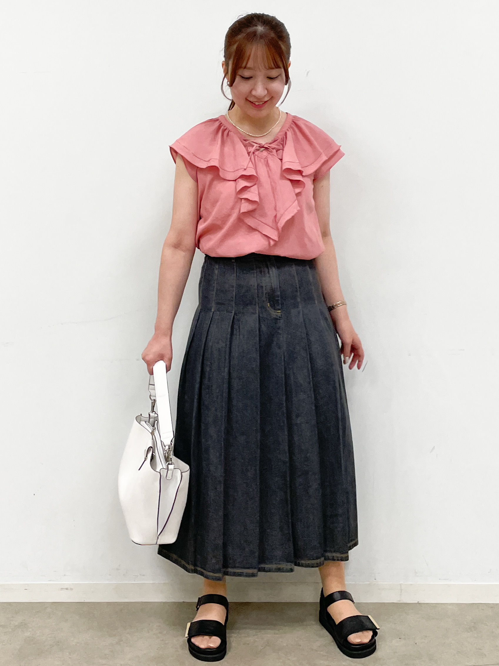 mikikoさんの「Reflect｜【通気性あり／涼しい／マシンウォッシャブル】フリルブラウス」を使ったコーディネート