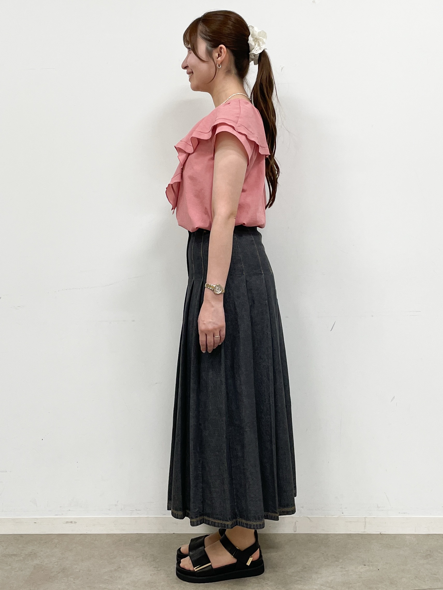 mikikoさんの「Reflect｜【通気性あり／涼しい／マシンウォッシャブル】フリルブラウス」を使ったコーディネート