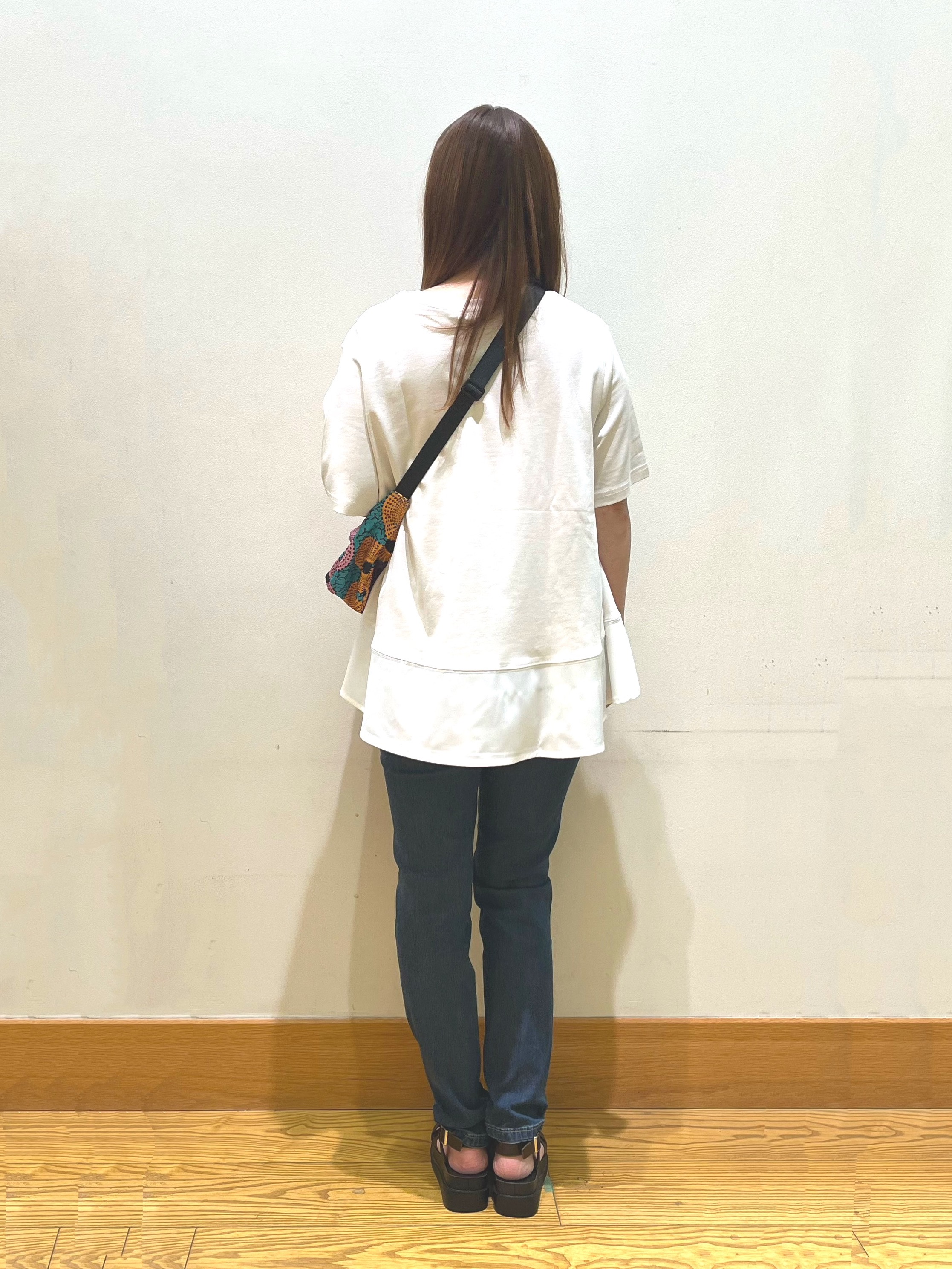 ゆっきーさんの「SHOO･LA･RUE｜【ひんやり/UV/抗菌防臭】体型カバーも叶う 裾切り替えAライントップス」を使ったコーディネート