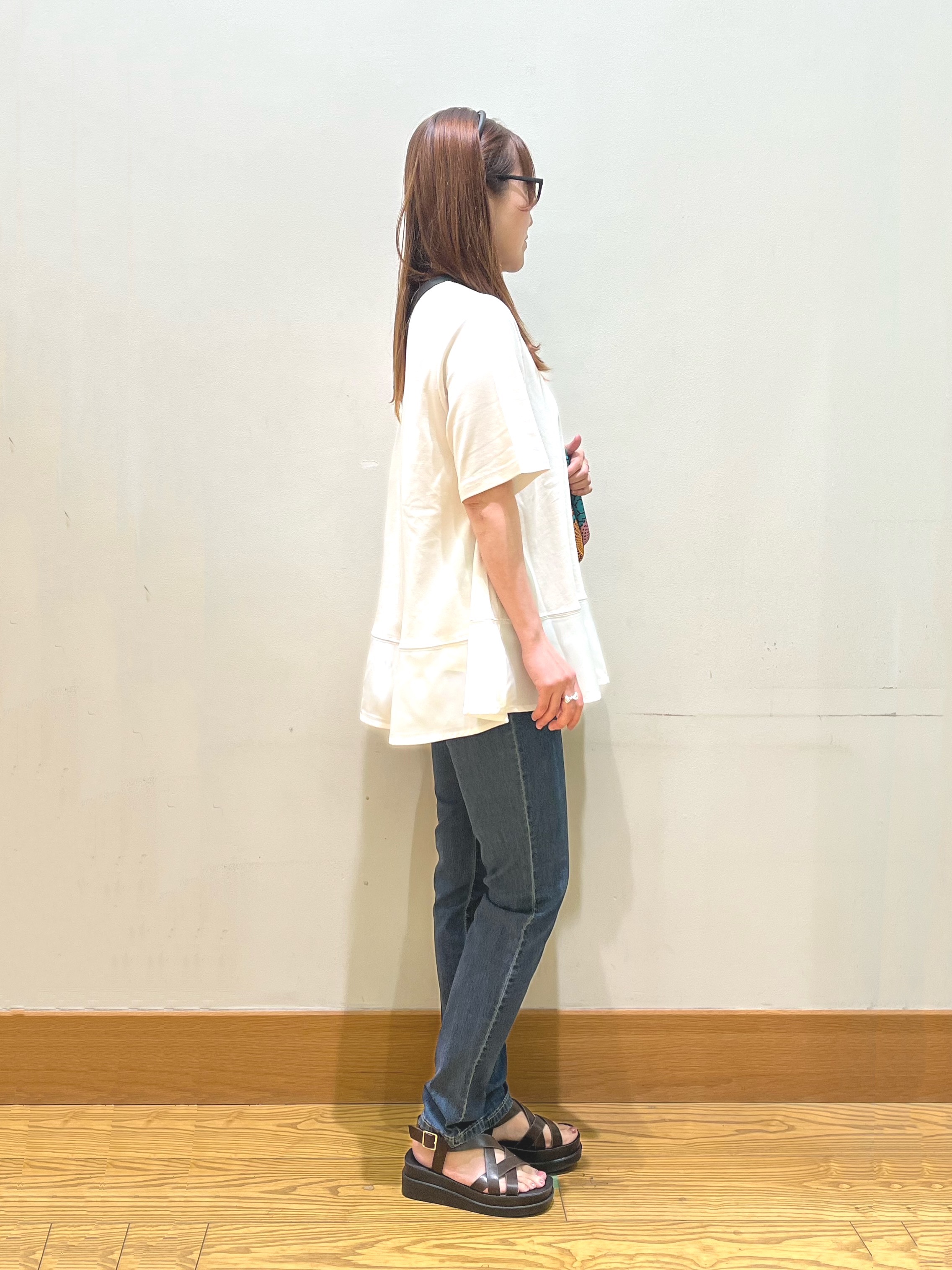 ゆっきーさんの「SHOO･LA･RUE｜【ひんやり/UV/抗菌防臭】体型カバーも叶う 裾切り替えAライントップス」を使ったコーディネート