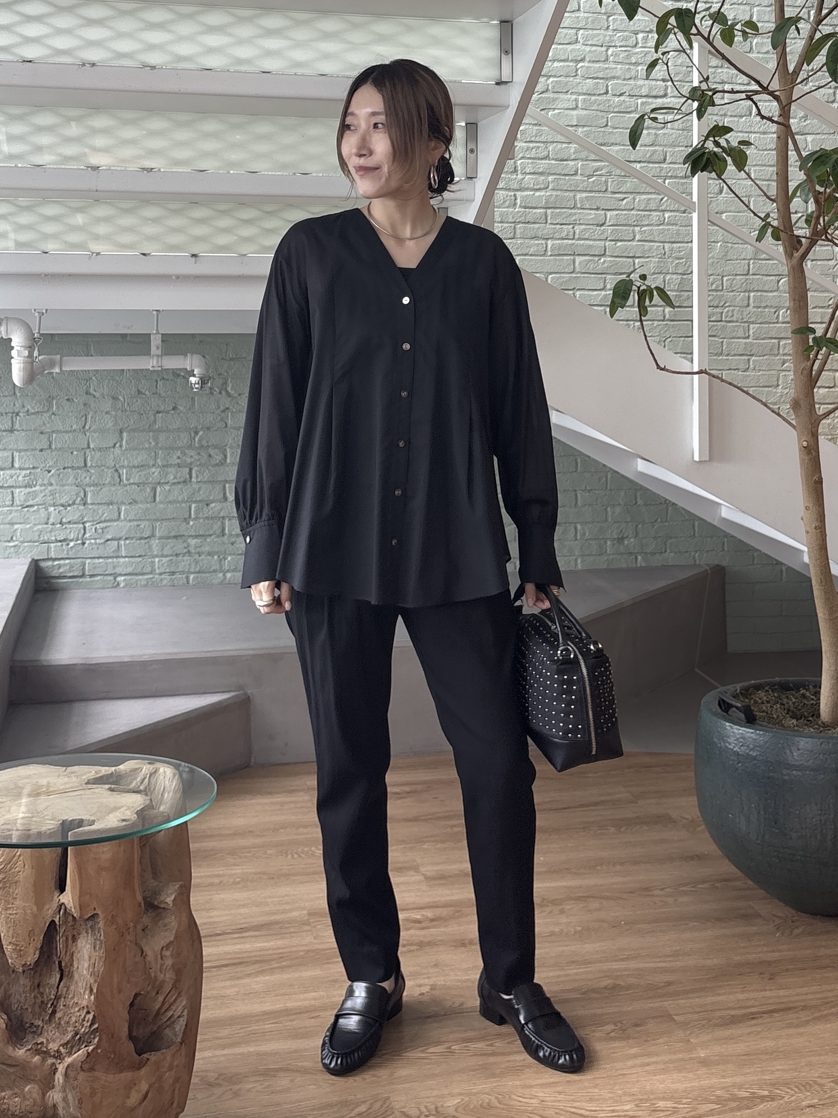 kotakiさんの「INDIVI｜【洗える／軽やか】無地＆ストライプ柄 切替タックブラウス」を使ったコーディネート