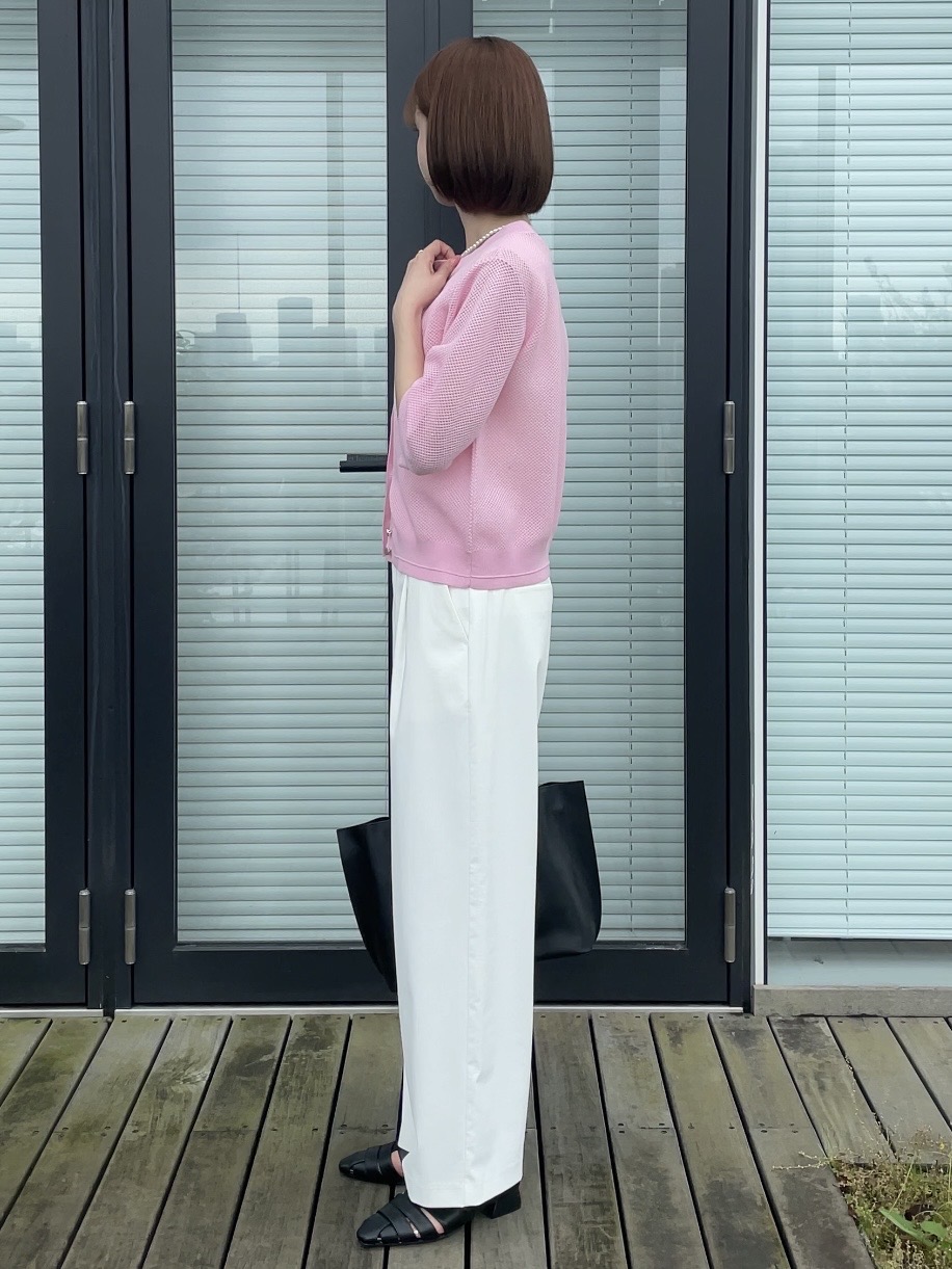 NATSUMIさんの「grove｜【貴島明日香さん着用・洗える】透けない、大人のメッシュカーディガン」を使ったコーディネート