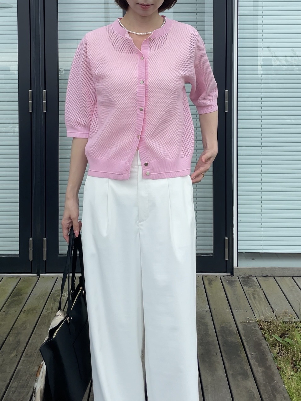 NATSUMIさんの「grove｜【貴島明日香さん着用・洗える】透けない、大人のメッシュカーディガン」を使ったコーディネート