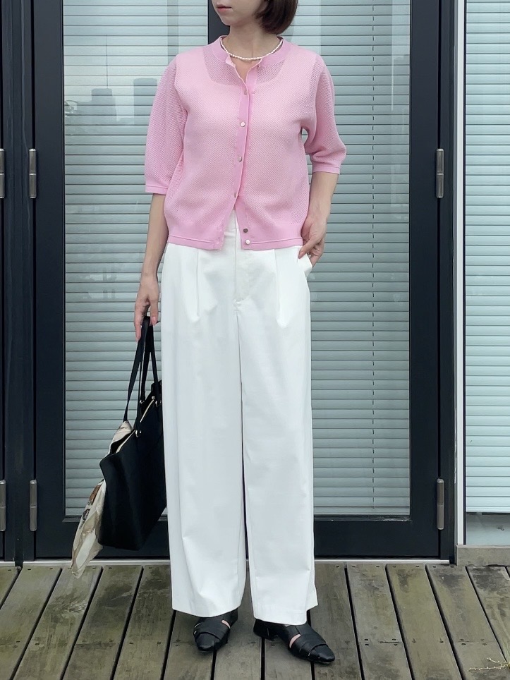 NATSUMIさんの「grove｜【貴島明日香さん着用・洗える】透けない、大人のメッシュカーディガン」を使ったコーディネート