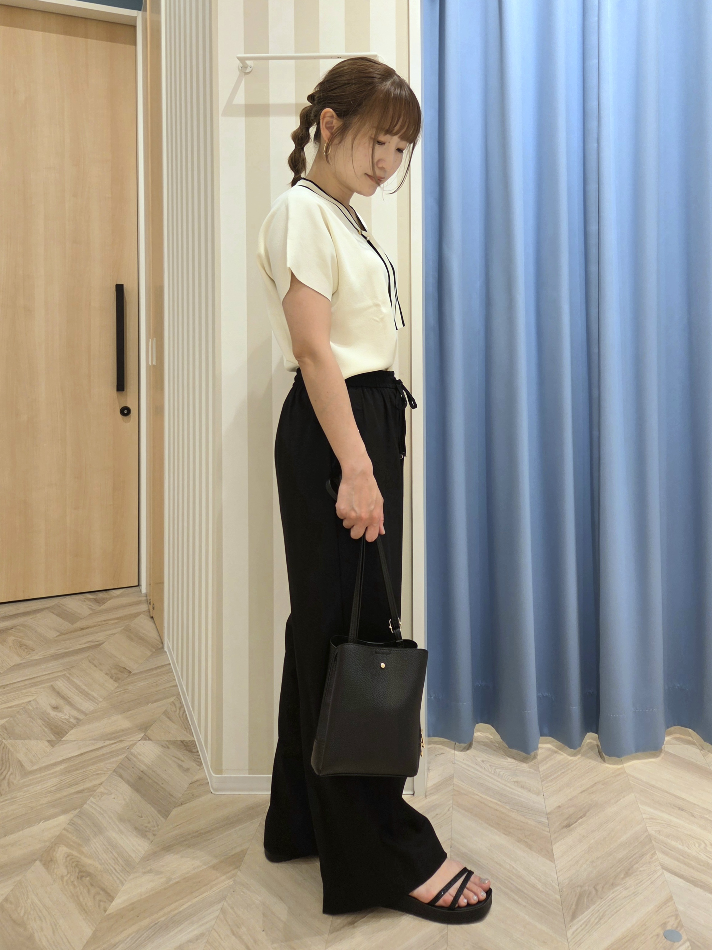 Ikumiさんの「SHOO･LA･RUE｜【毎日洗える/ひんやり/UV/S-LL】 毛玉になりにくい配色ボウタイ半袖ニット」を使ったコーディネート