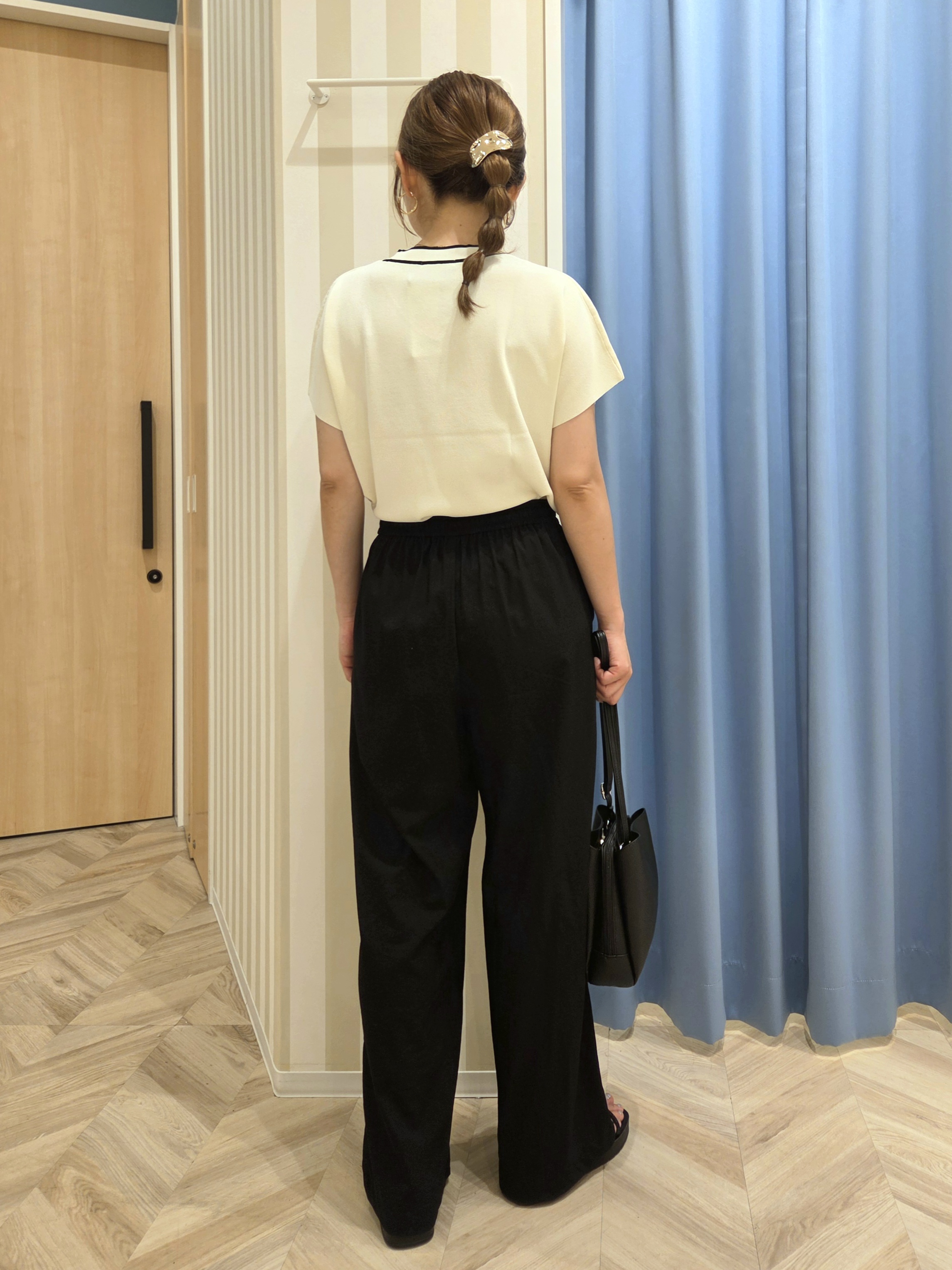 Ikumiさんの「SHOO･LA･RUE｜【毎日洗える/ひんやり/UV/S-LL】 毛玉になりにくい配色ボウタイ半袖ニット」を使ったコーディネート