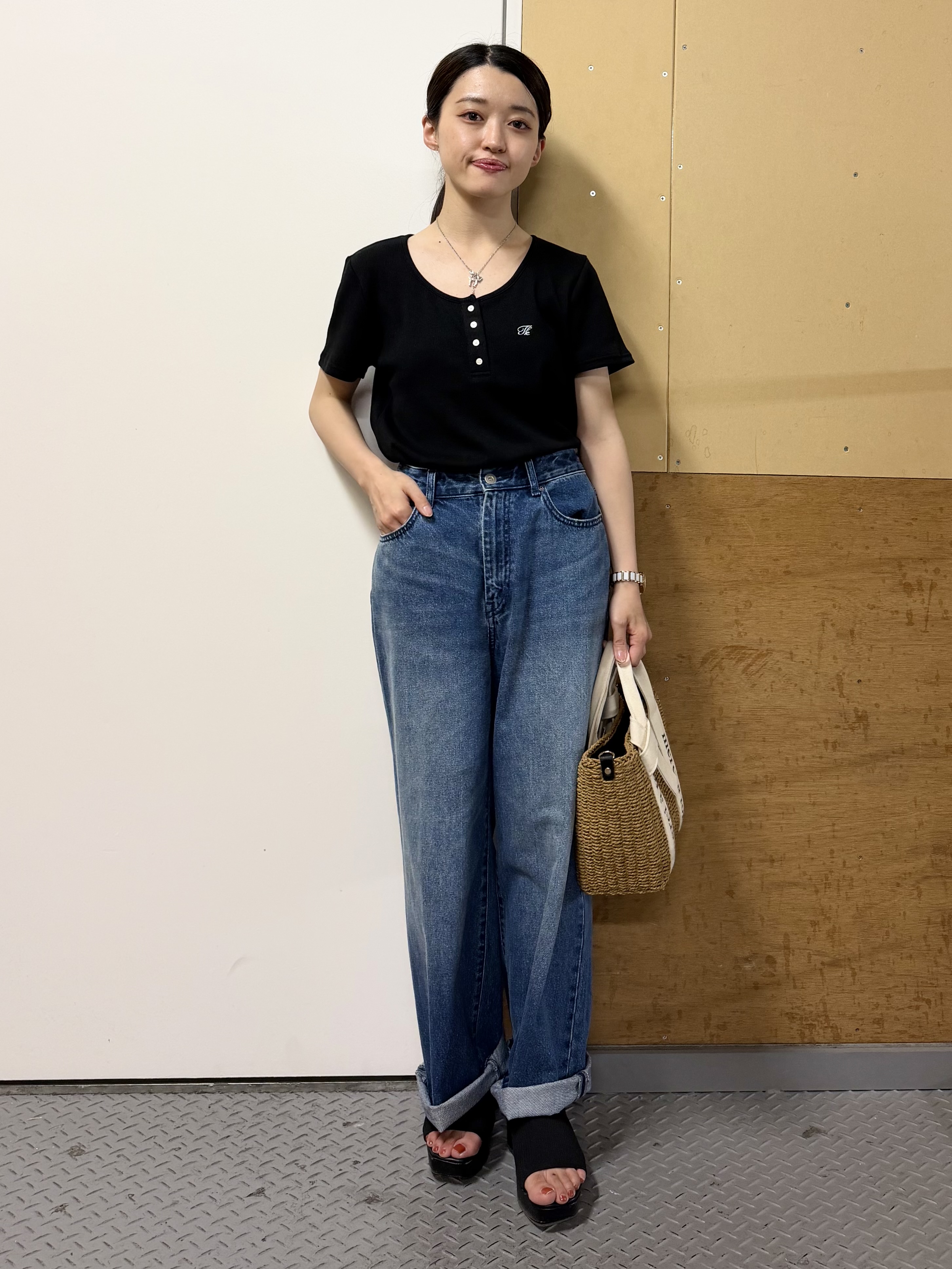 sahoさんの「THE SHOP TK｜ヘンリーネック ワンポイント刺繍トップス」を使ったコーディネート