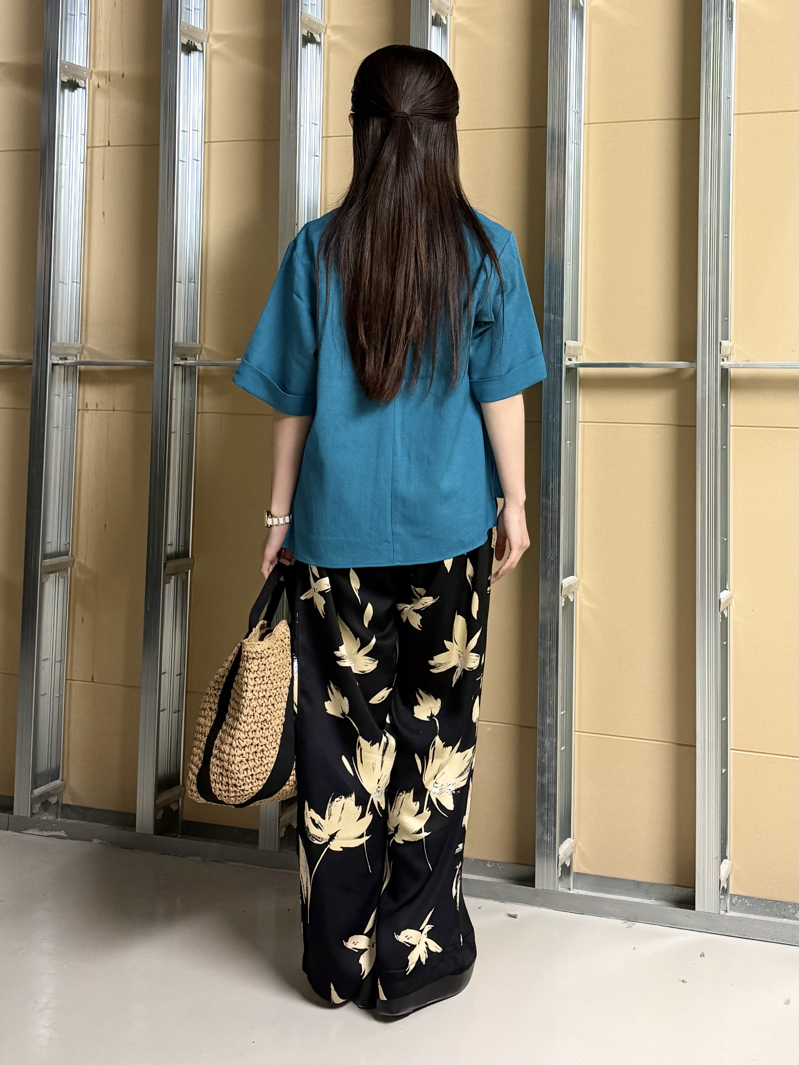 sahoさんの「THE SHOP TK｜【M-XL/二の腕カバー】さらり麻調メッシュ5分袖ブラウス」を使ったコーディネート