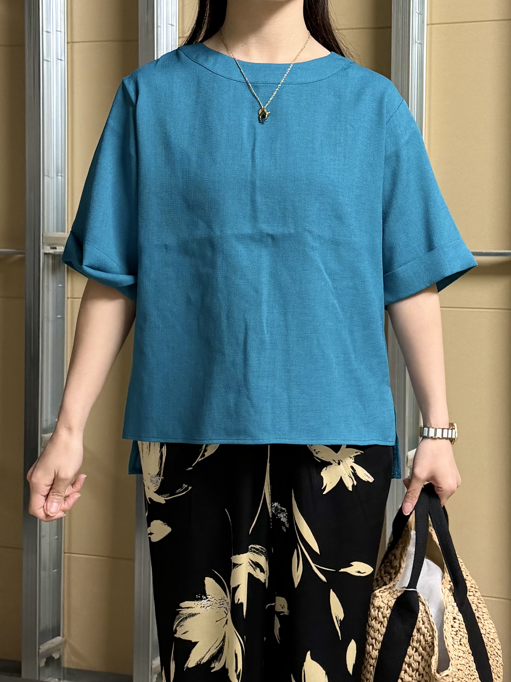 sahoさんの「THE SHOP TK｜【M-XL/二の腕カバー】さらり麻調メッシュ5分袖ブラウス」を使ったコーディネート