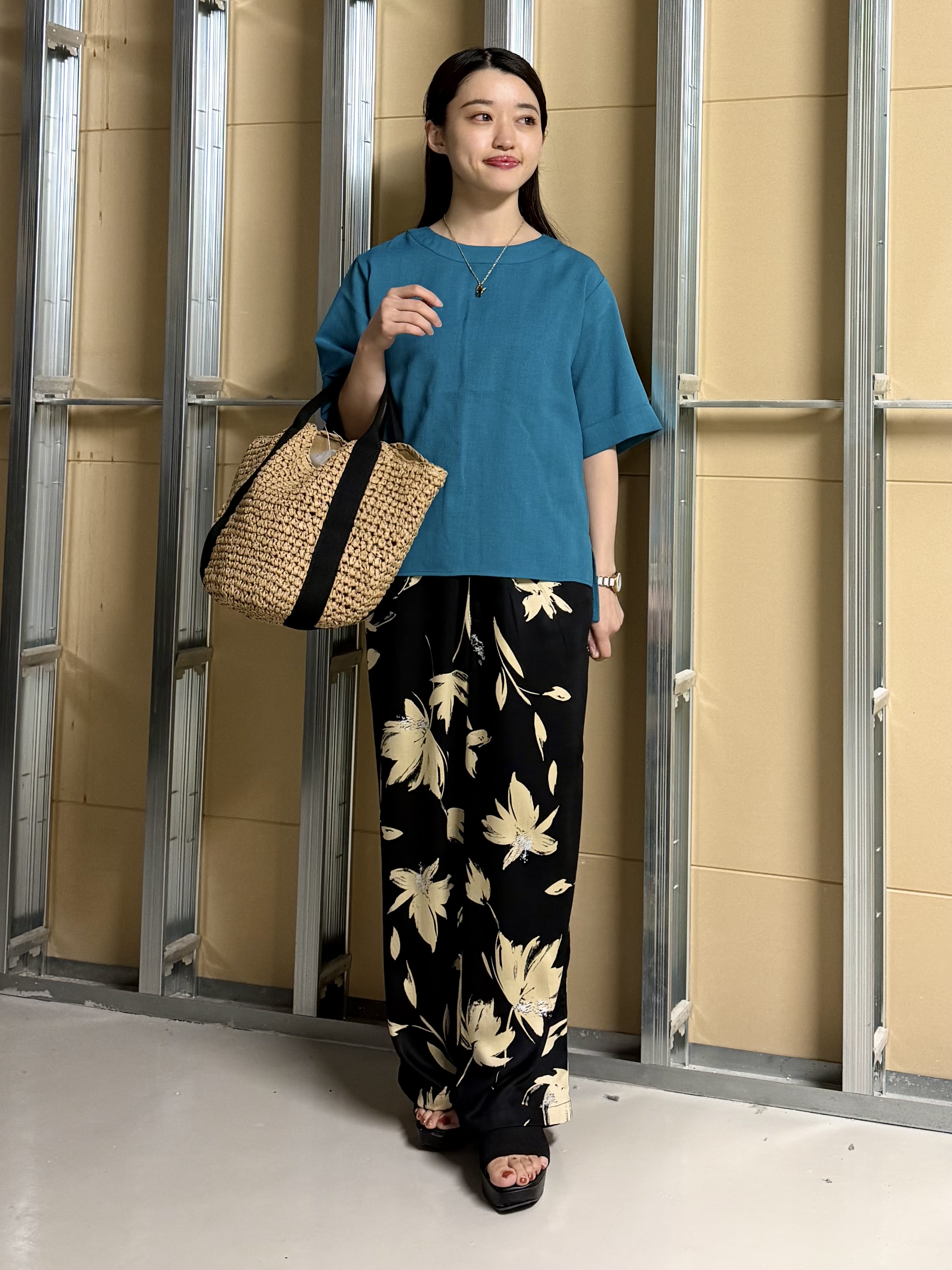 sahoさんの「THE SHOP TK｜【M-XL/二の腕カバー】さらり麻調メッシュ5分袖ブラウス」を使ったコーディネート
