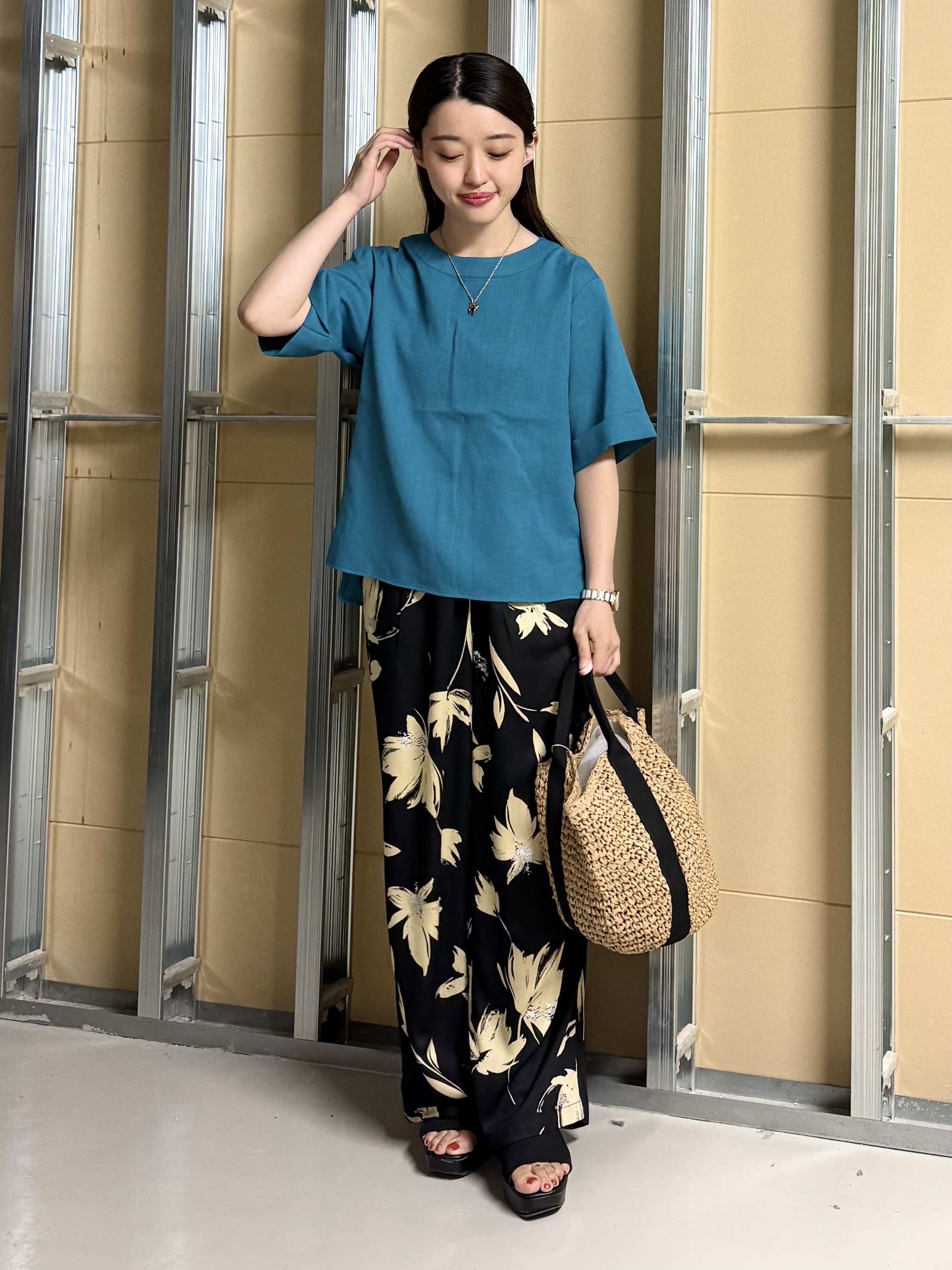 sahoさんの「THE SHOP TK｜【M-XL/二の腕カバー】さらり麻調メッシュ5分袖ブラウス」を使ったコーディネート