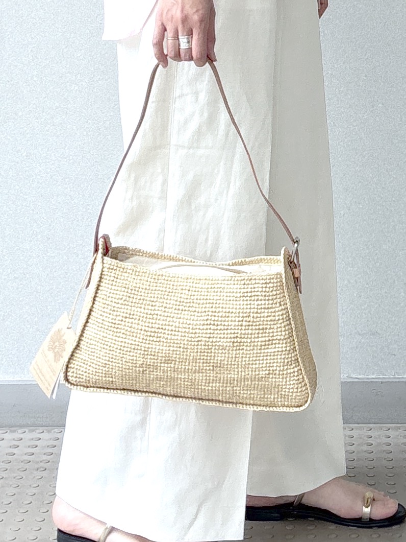 saitoさんの「DRESSTERIOR｜ピュアラミー シャツ」を使ったコーディネート