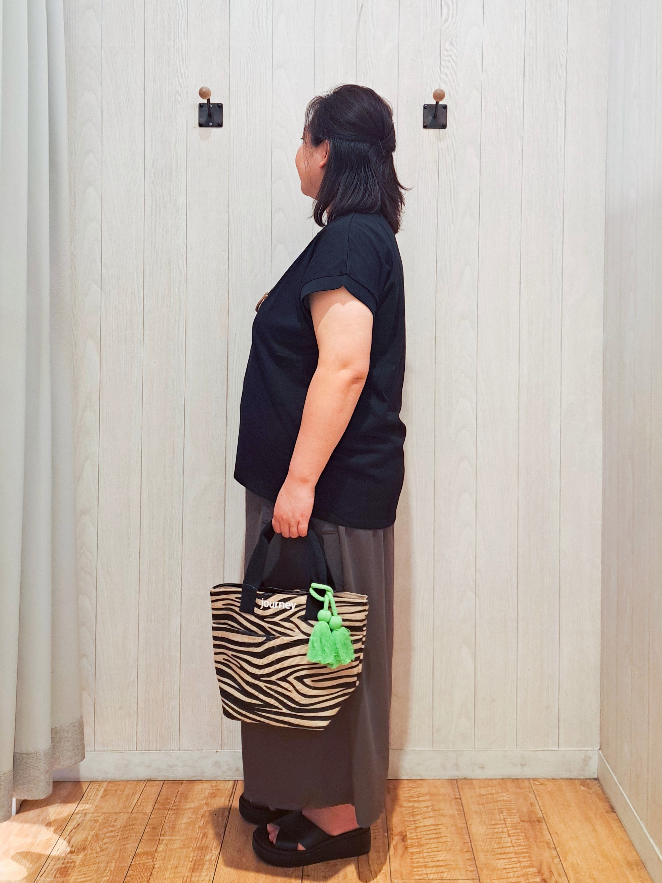kotomiさんの「SHOO･LA･RUE｜【汗じみ防止/ひんやり/S-LL】インせず着られる 刺繍ロゴTシャツ」を使ったコーディネート