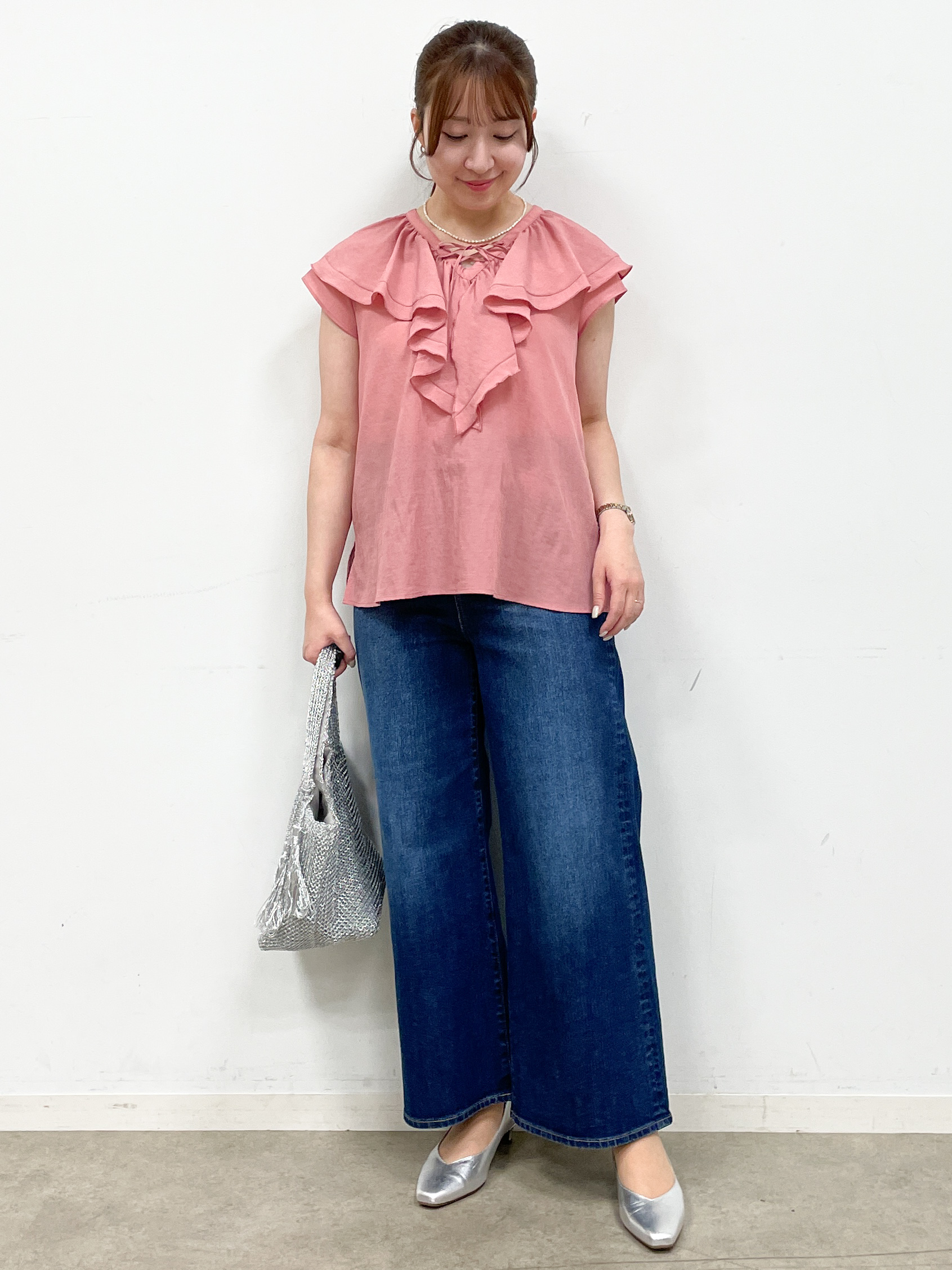 mikikoさんの「Reflect｜【通気性あり／涼しい／マシンウォッシャブル】フリルブラウス」を使ったコーディネート