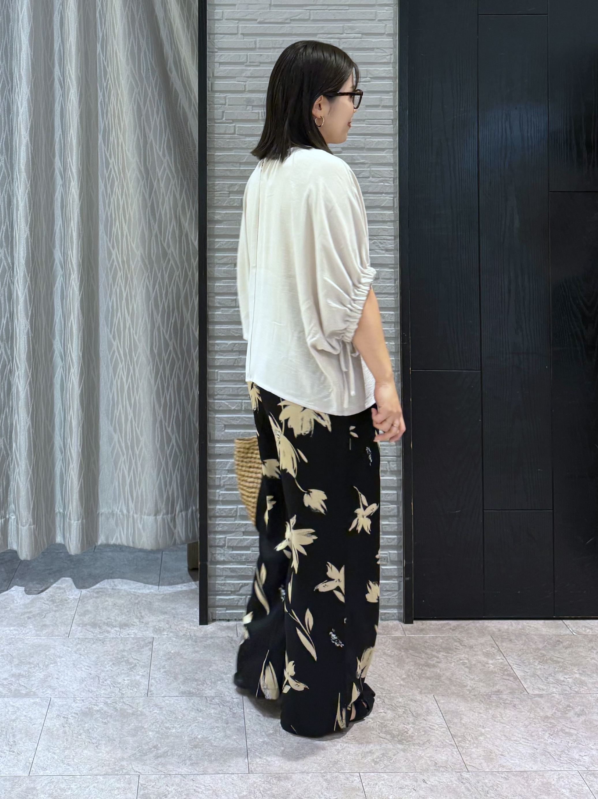 chさんの「THE SHOP TK｜【ひんやり/防しわ/UV/吸水速乾】袖ドロストドルマントップス」を使ったコーディネート