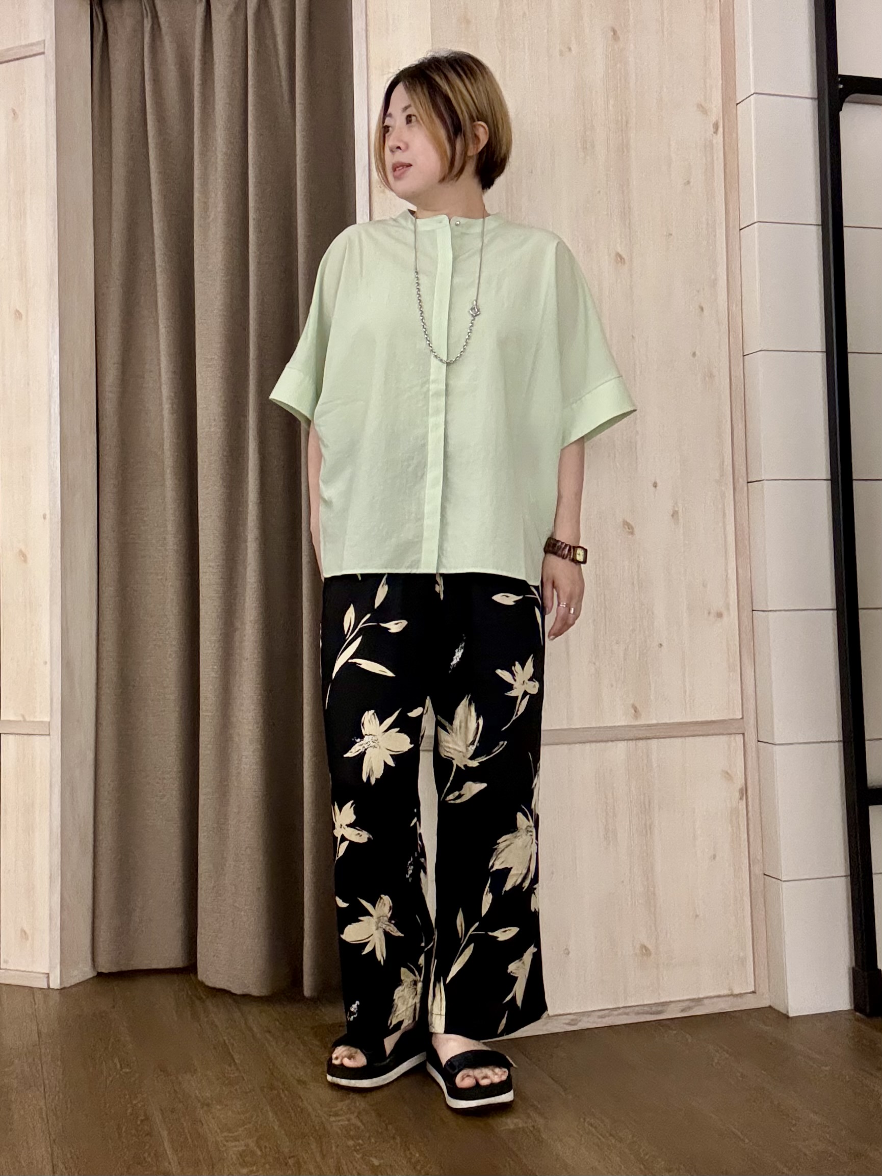 aiさんの「THE SHOP TK｜【高レビュー/体型カバー】さらっと快適 ドルマン5分袖ブラウス」を使ったコーディネート