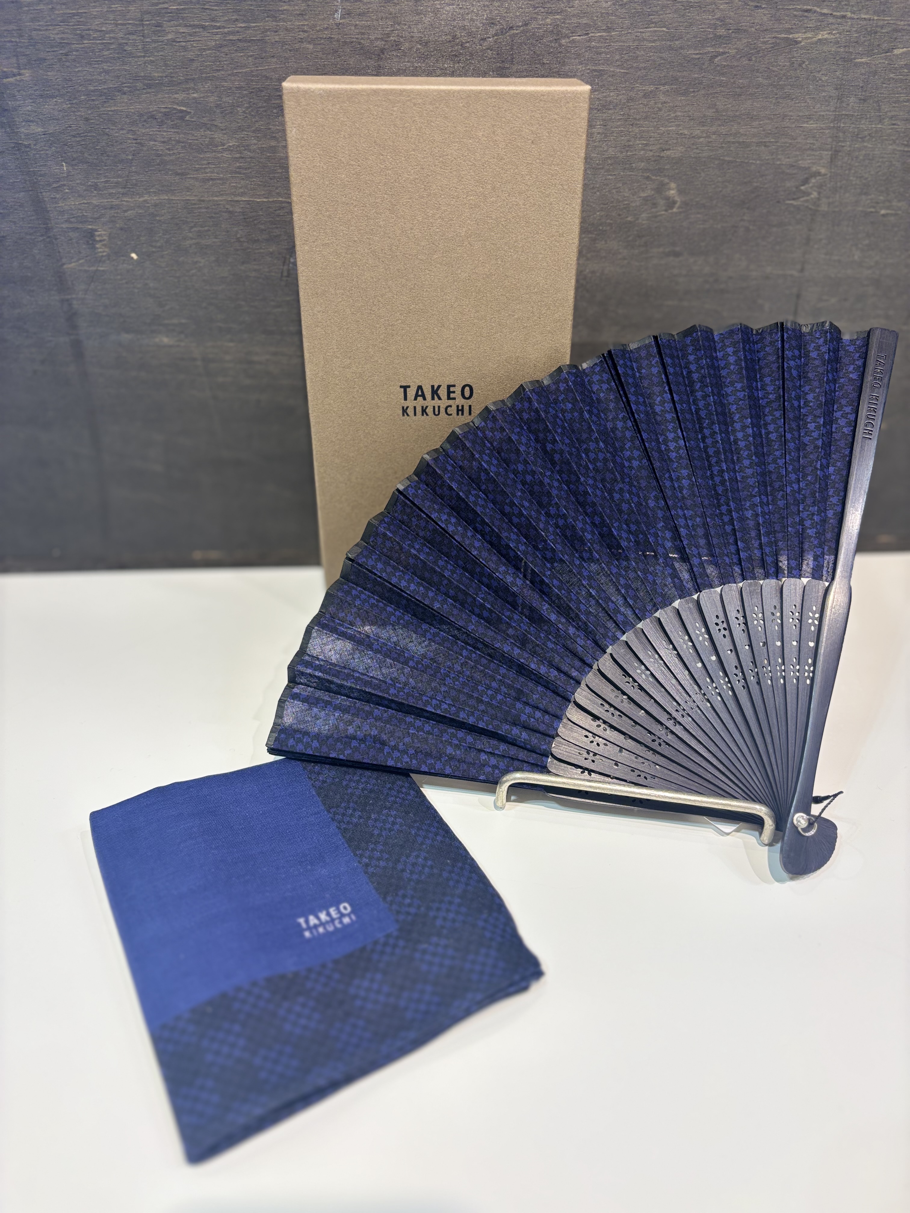 ヒナさんの「TAKEO KIKUCHI｜【BOXセット】ハンカチ＆扇子セット」を使ったコーディネート