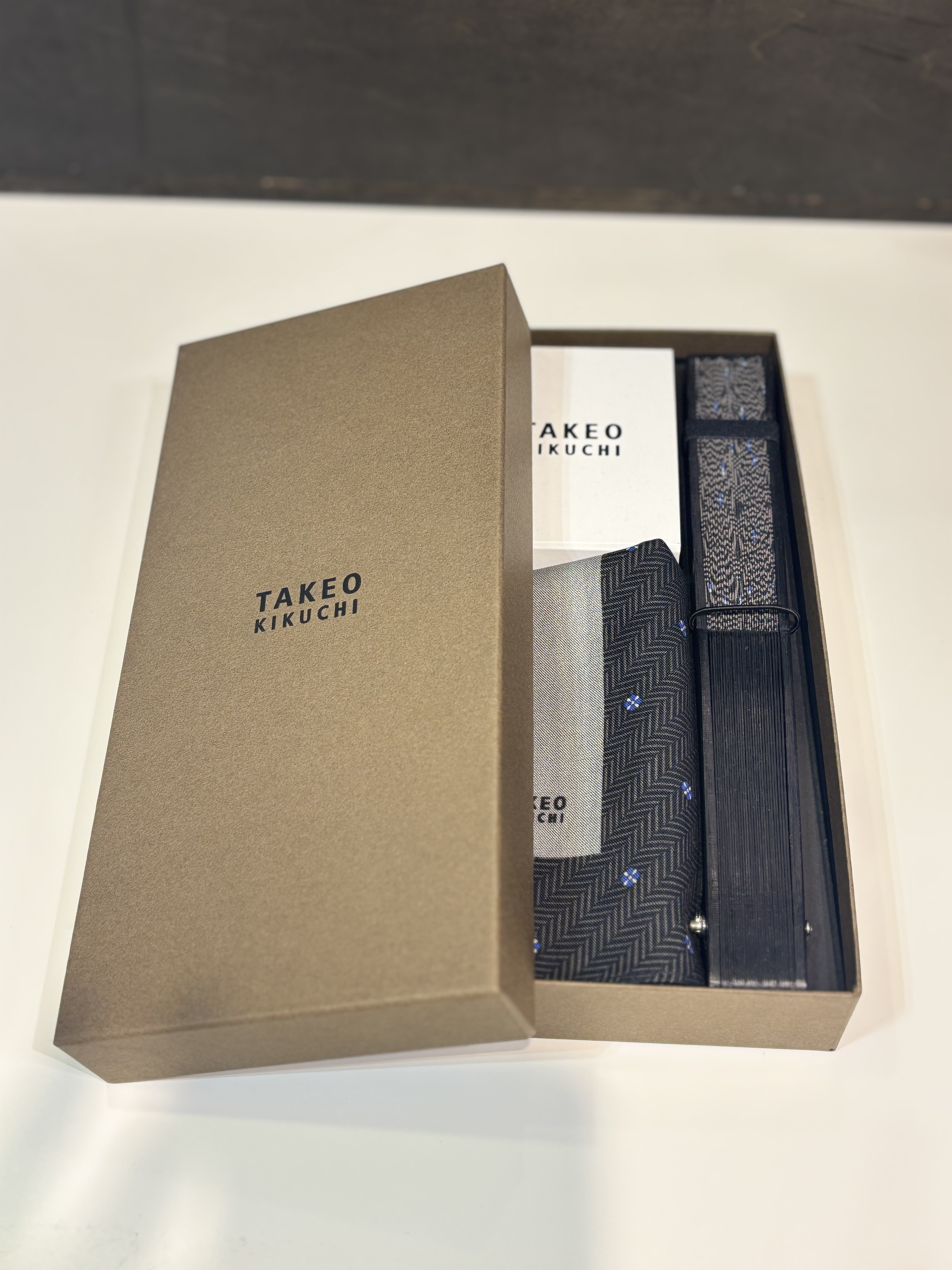 ヒナさんの「TAKEO KIKUCHI｜【BOXセット】ハンカチ＆扇子セット」を使ったコーディネート