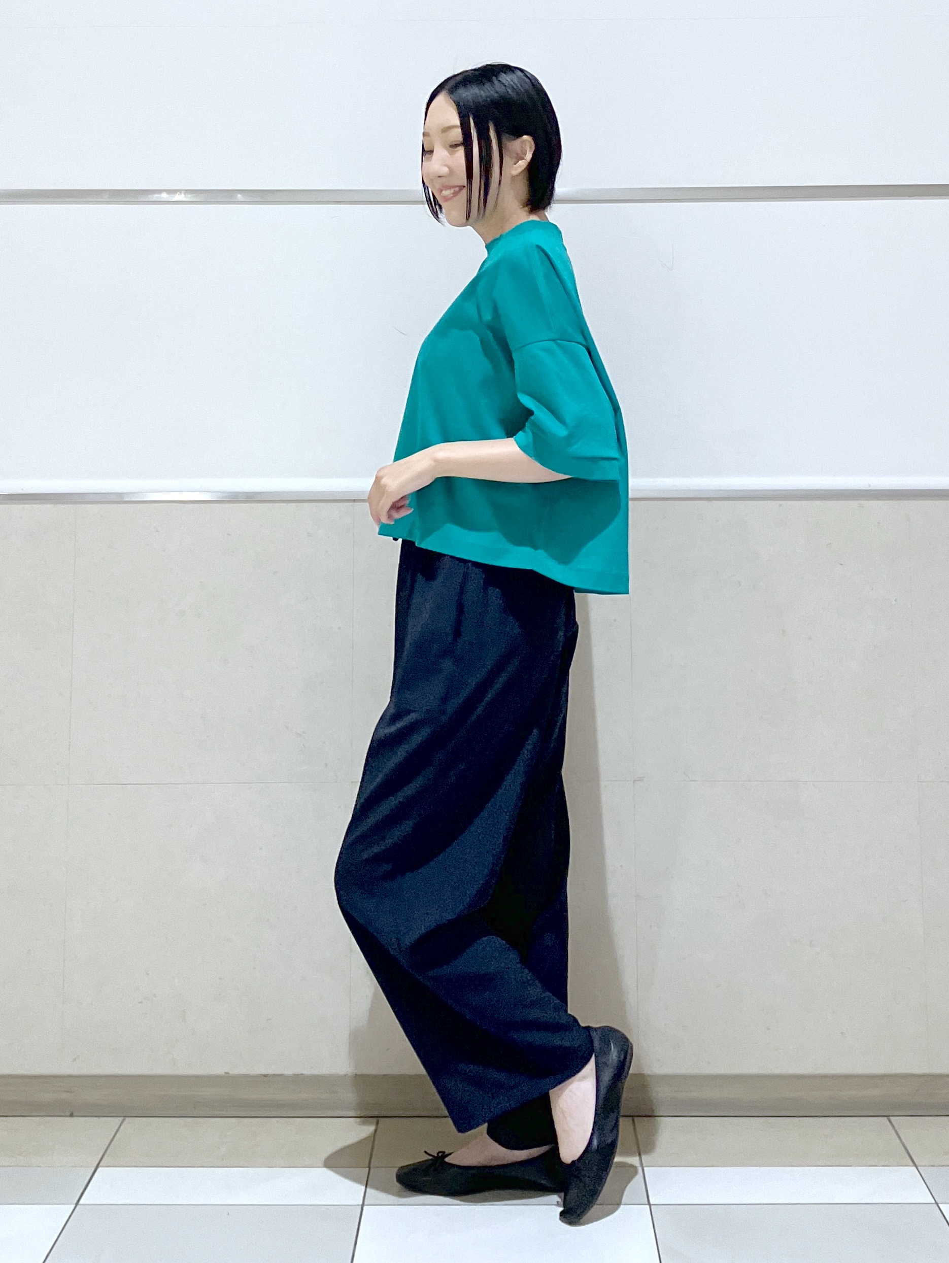 eriko さんの「Dessin｜【新色追加/体型カバー】美光沢カットソーボクシーシルエット」を使ったコーディネート
