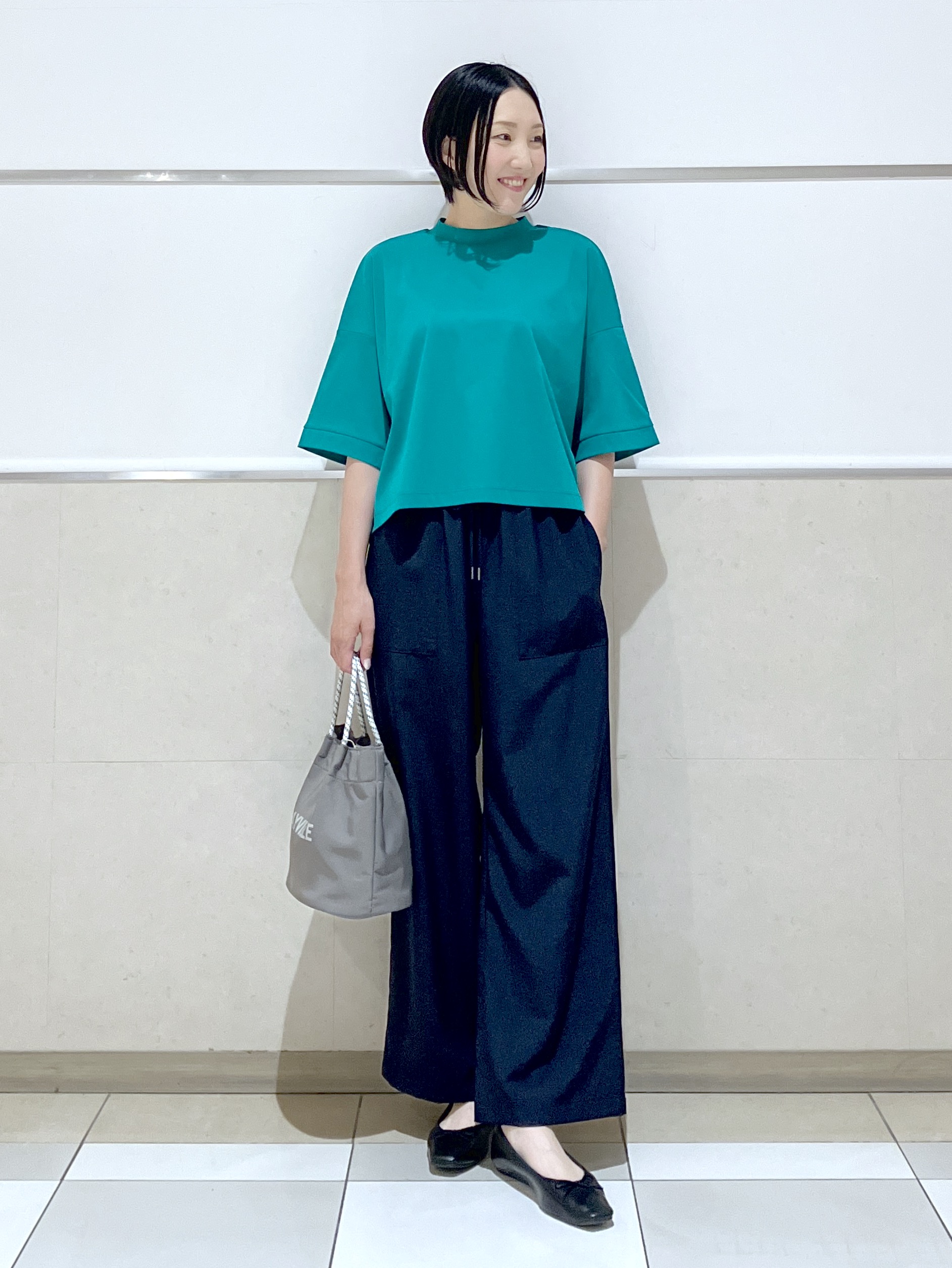 eriko さんの「Dessin｜【新色追加/体型カバー】美光沢カットソーボクシーシルエット」を使ったコーディネート