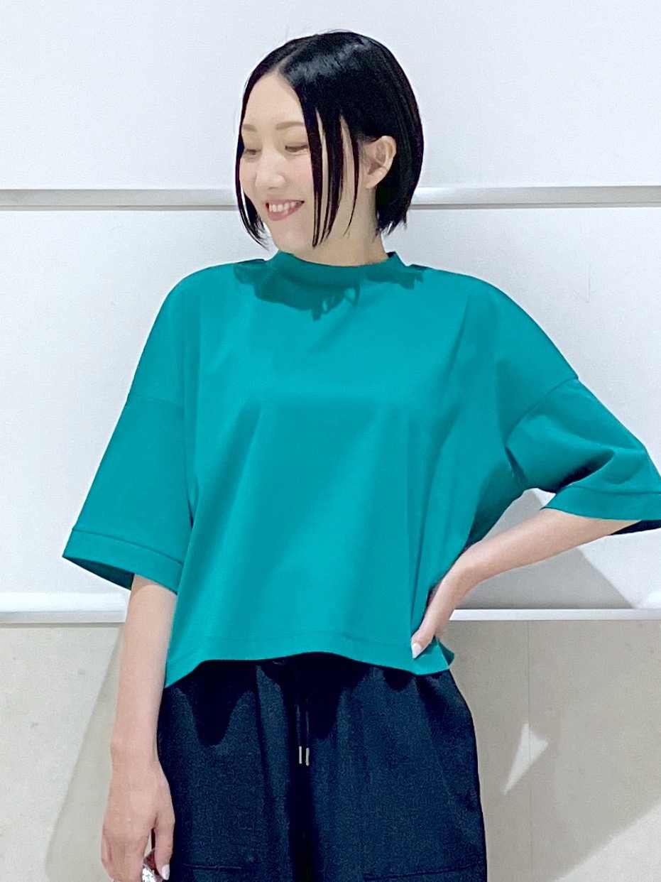 eriko さんの「Dessin｜【新色追加/体型カバー】美光沢カットソーボクシーシルエット」を使ったコーディネート