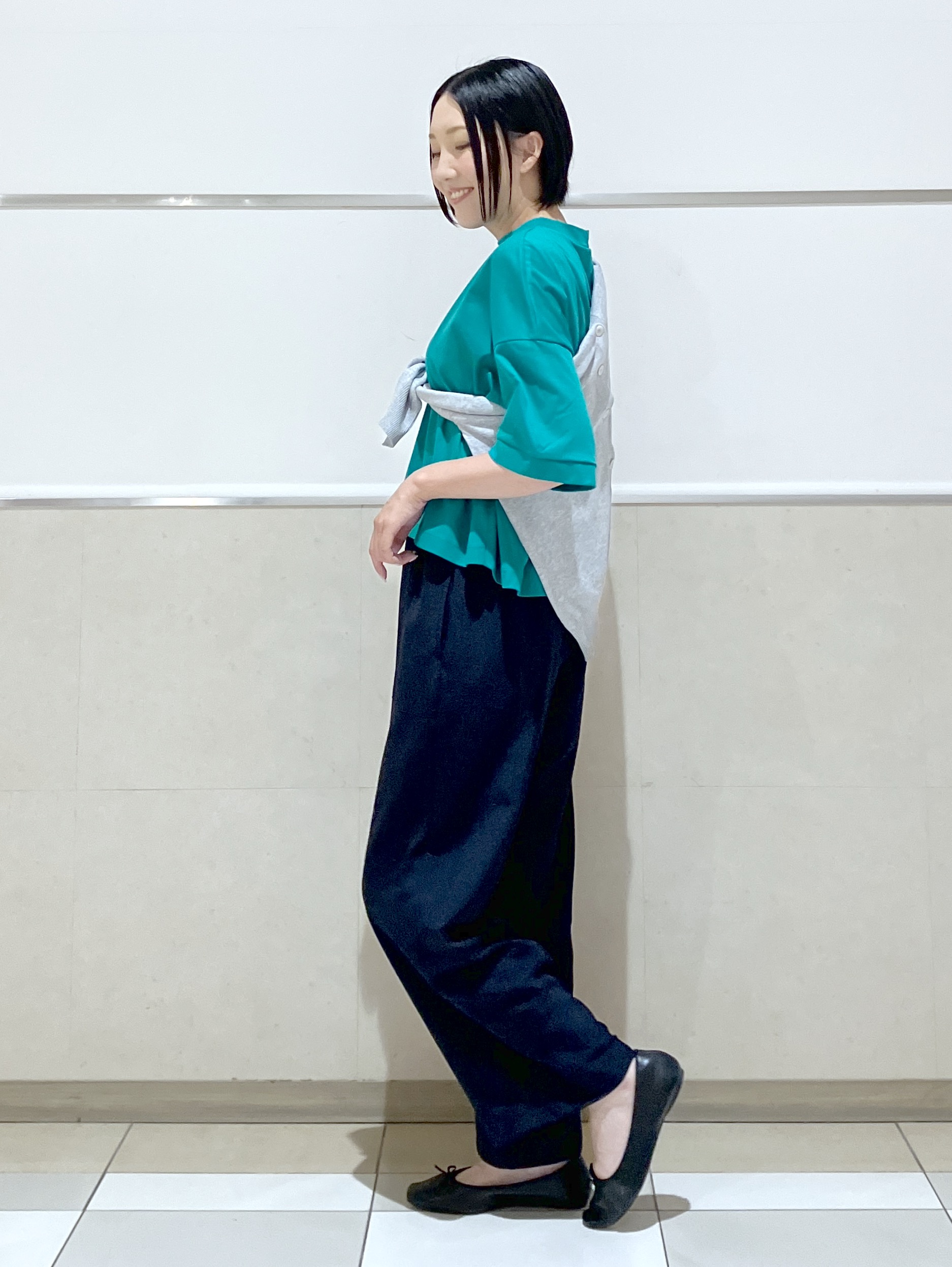 eriko さんの「Dessin｜【新色追加/体型カバー】美光沢カットソーボクシーシルエット」を使ったコーディネート