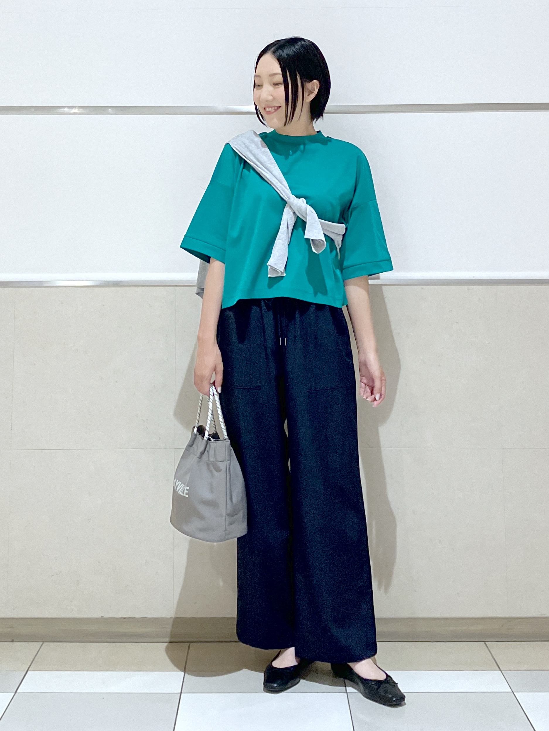 eriko さんの「Dessin｜【新色追加/体型カバー】美光沢カットソーボクシーシルエット」を使ったコーディネート