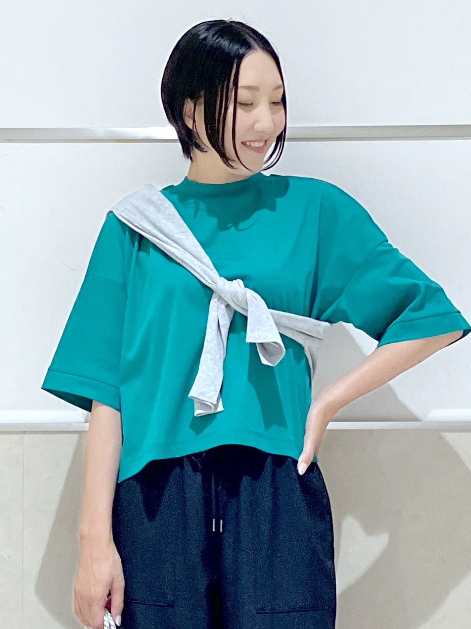 eriko さんの「Dessin｜【新色追加/体型カバー】美光沢カットソーボクシーシルエット」を使ったコーディネート
