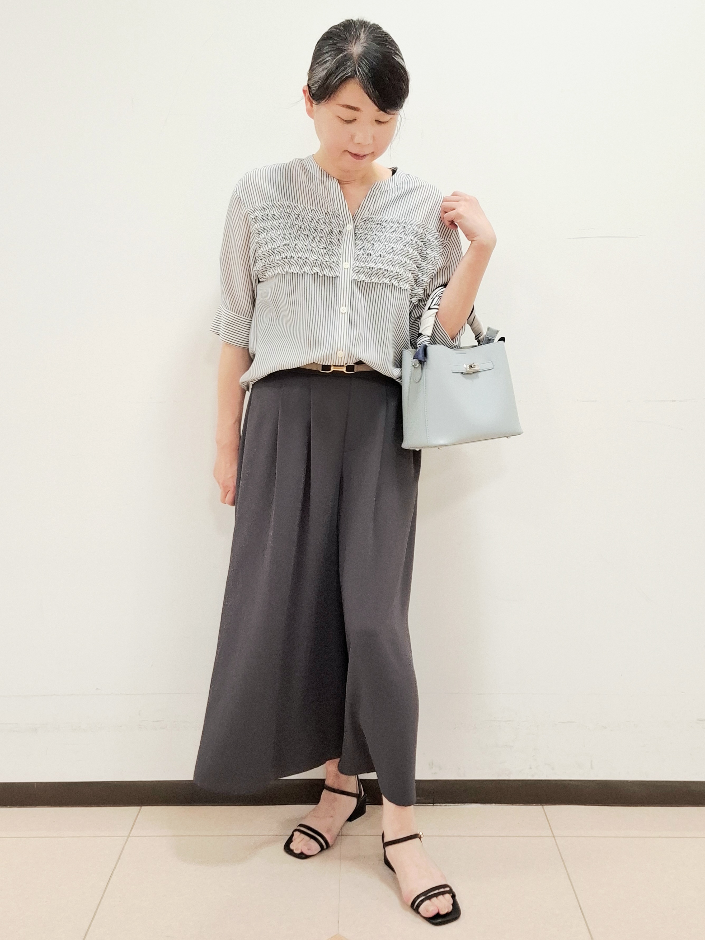 ねぎさんの「UNTITLED｜【接触冷感/通気性/洗える】フロントフリルブラウス」を使ったコーディネート