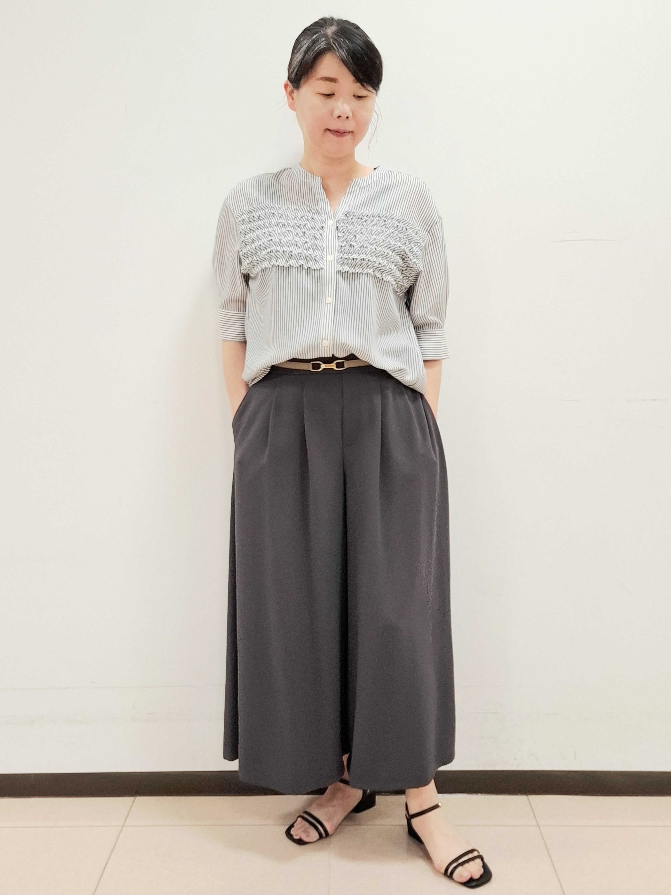 ねぎさんの「UNTITLED｜【接触冷感/通気性/洗える】フロントフリルブラウス」を使ったコーディネート