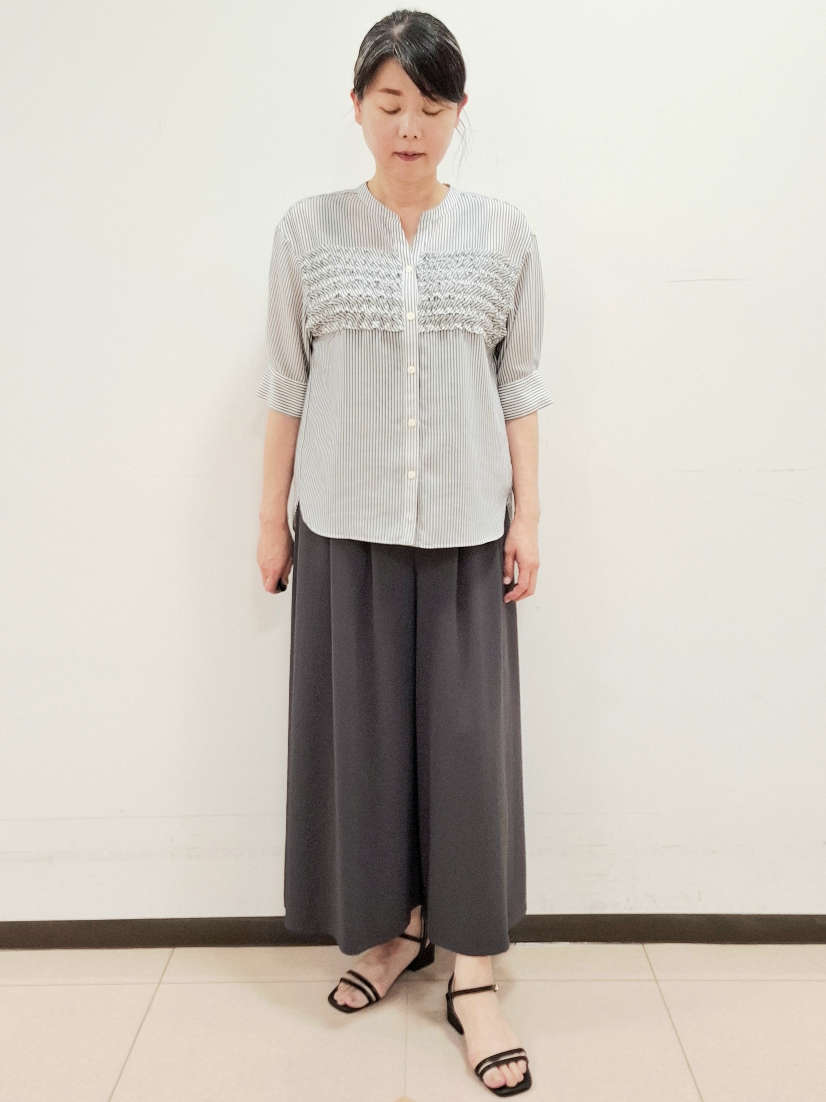 ねぎさんの「UNTITLED｜【接触冷感/通気性/洗える】フロントフリルブラウス」を使ったコーディネート