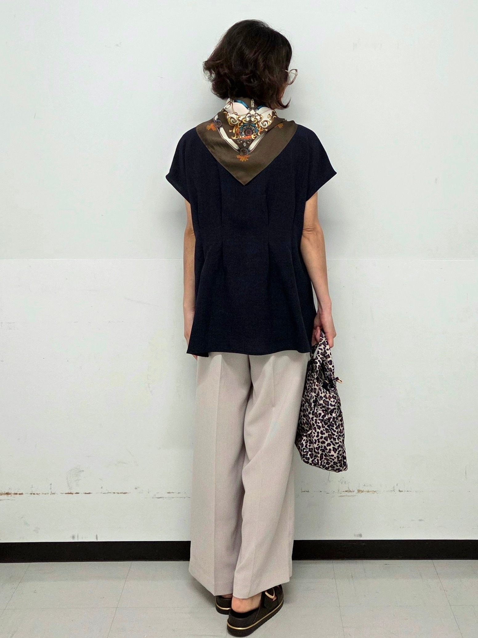 くまみさんの「OPAQUE.CLIP｜【接触冷感／吸水速乾】リネンライク タックフレンチスリーブブラウス《洗濯機OK》」を使ったコーディネート