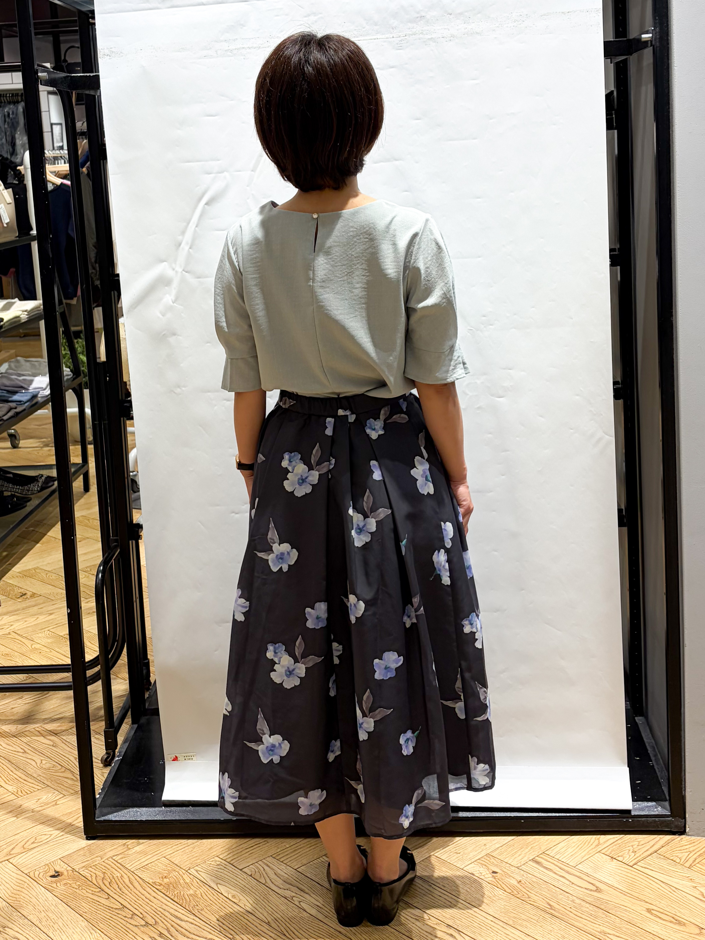 グッチさんの「index｜【接触冷感】タックパフスリーブブラウス《吸水速乾／防シワ／洗濯機OK／XS～3L／6col》」を使ったコーディネート