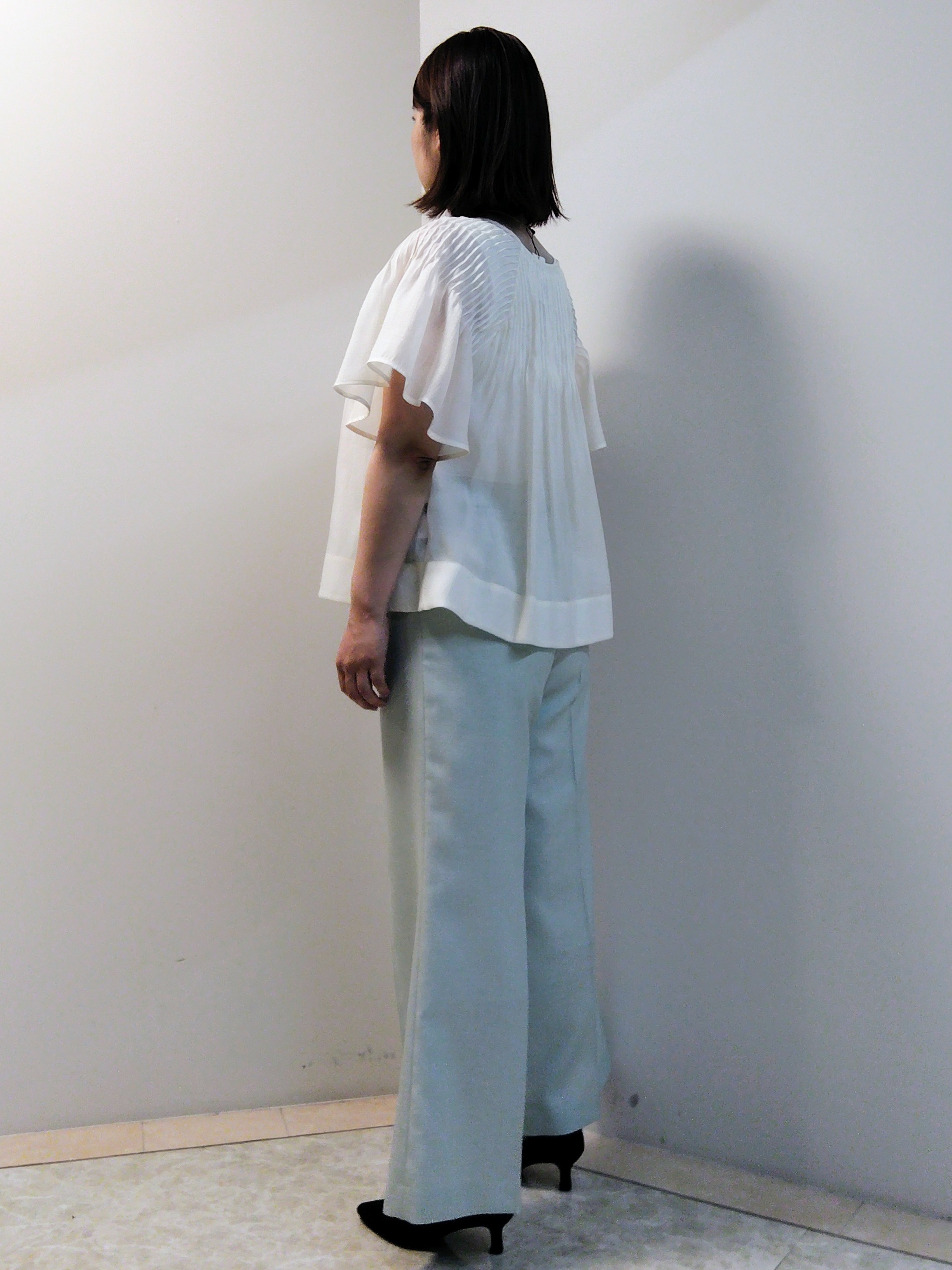 エリさんの「Reflect｜ピンタックデザインフレアスリーブブラウス」を使ったコーディネート