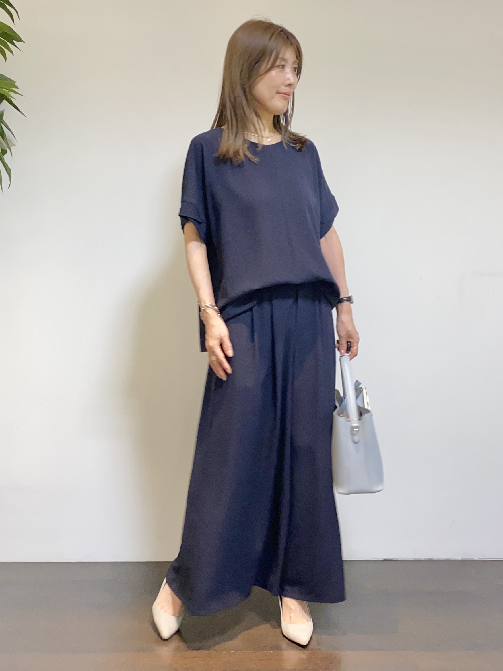 tomoさんの「UNTITLED｜【前後2WAY/はっ水/セットアップ可】リラクシーフレンチスリーブブラウス」を使ったコーディネート